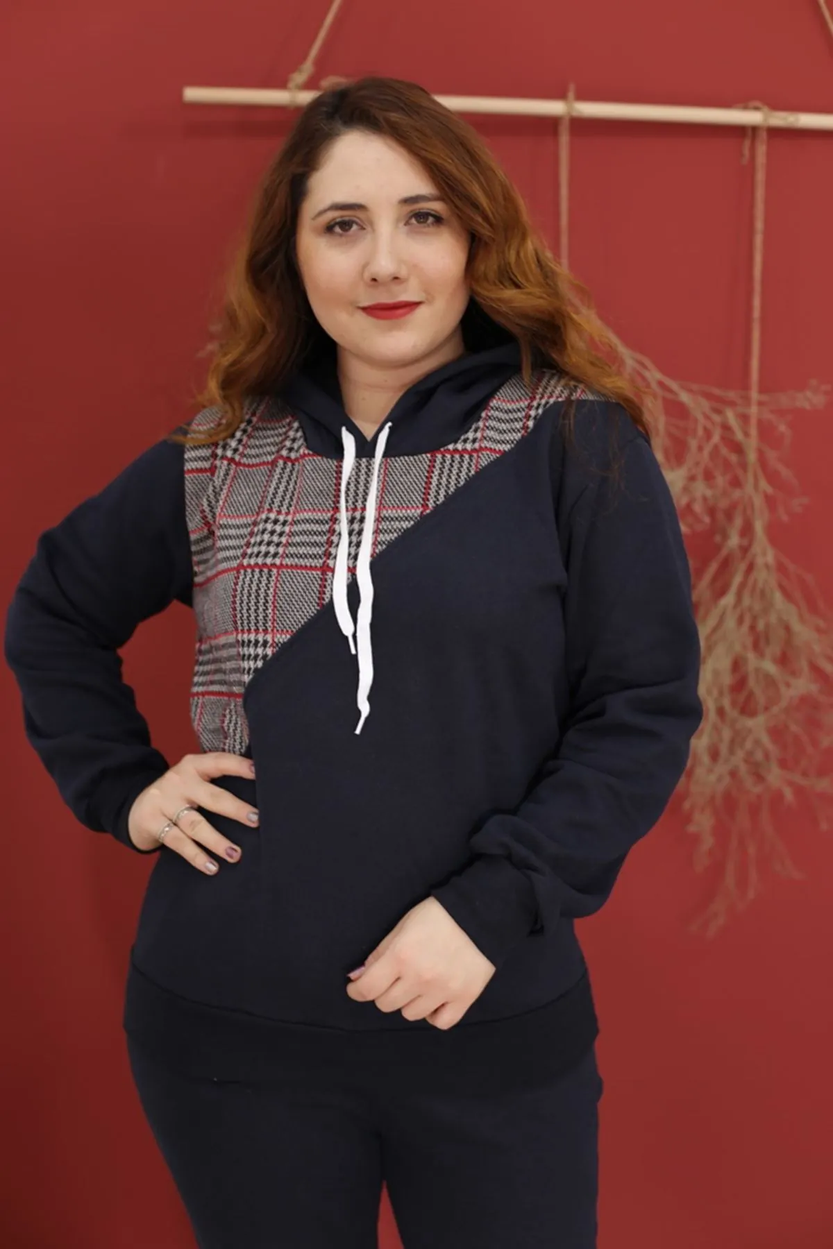 RENKTE ŞARDONLU LACİVERT DESENLİ ALT ÜST EŞOFMAN TAKIMI