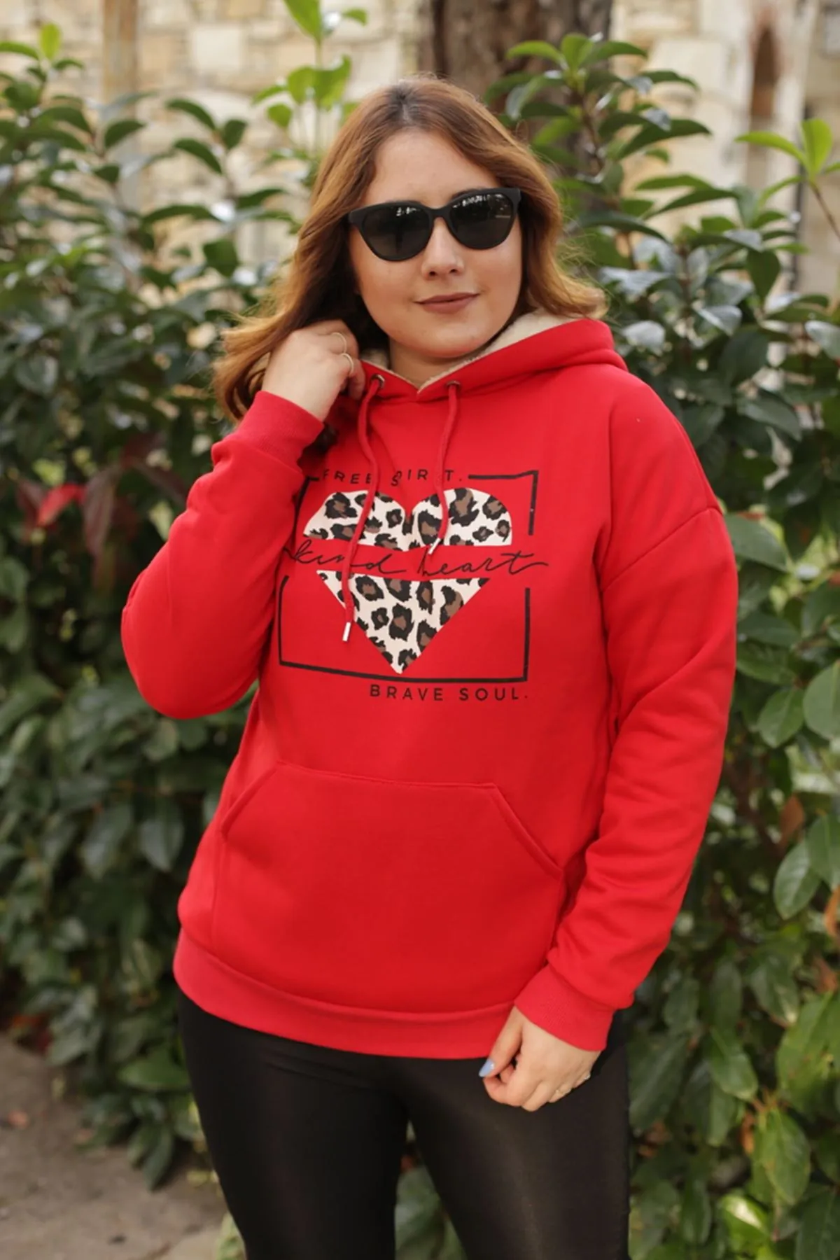 RENKTE LEOPAR KALP DETAYLI ŞARDONLU KIRMIZI SWEAT