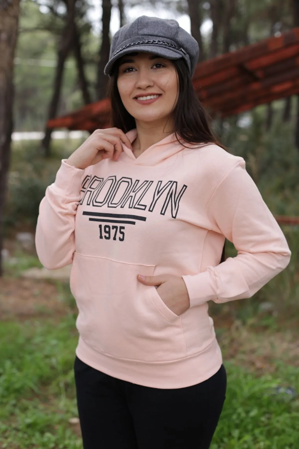RENKTE ÖNÜ YAZILI EŞOFMAN TAKIMI
