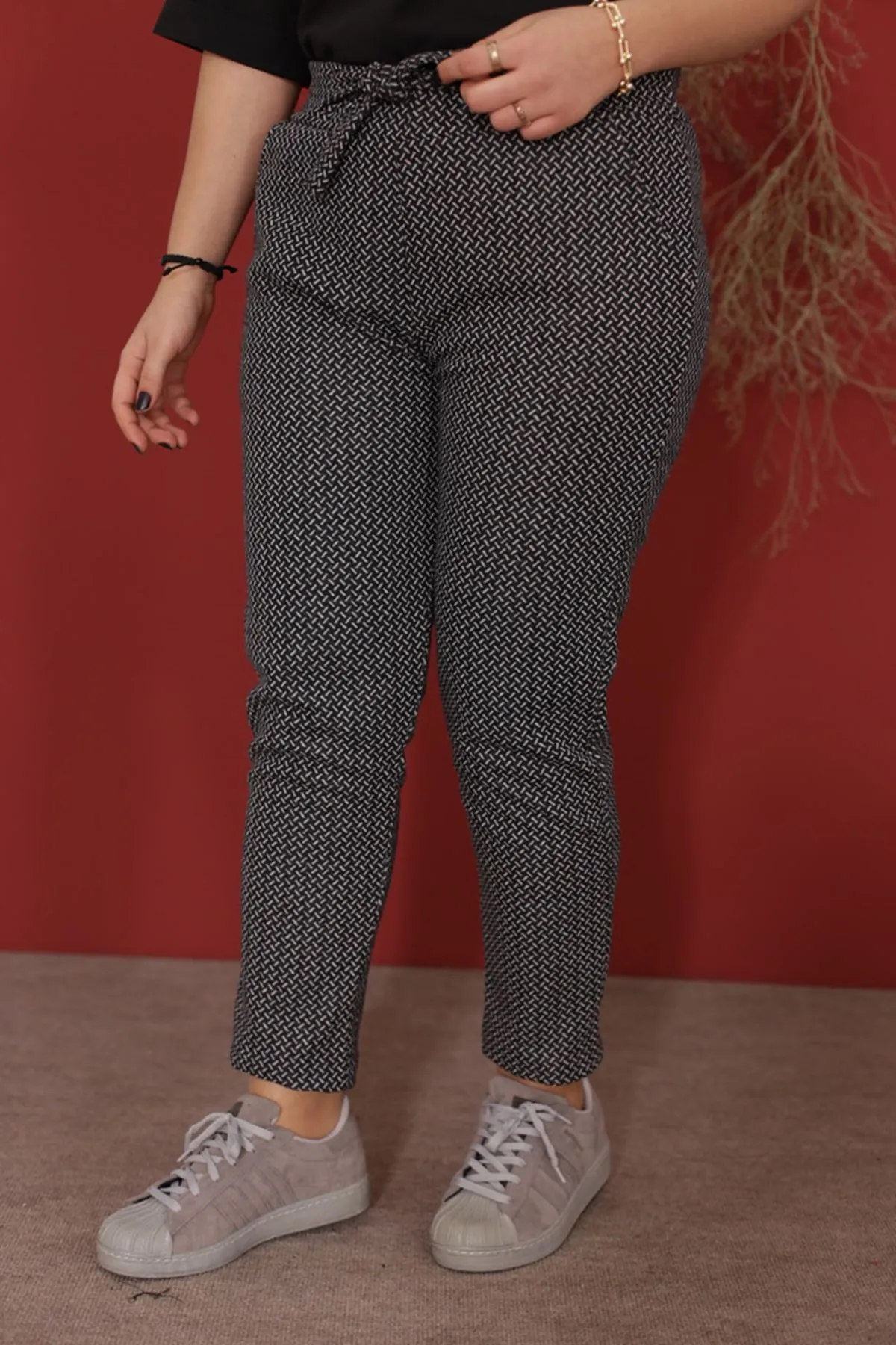 RENKTE DESENLİ KAŞE PANTOLON