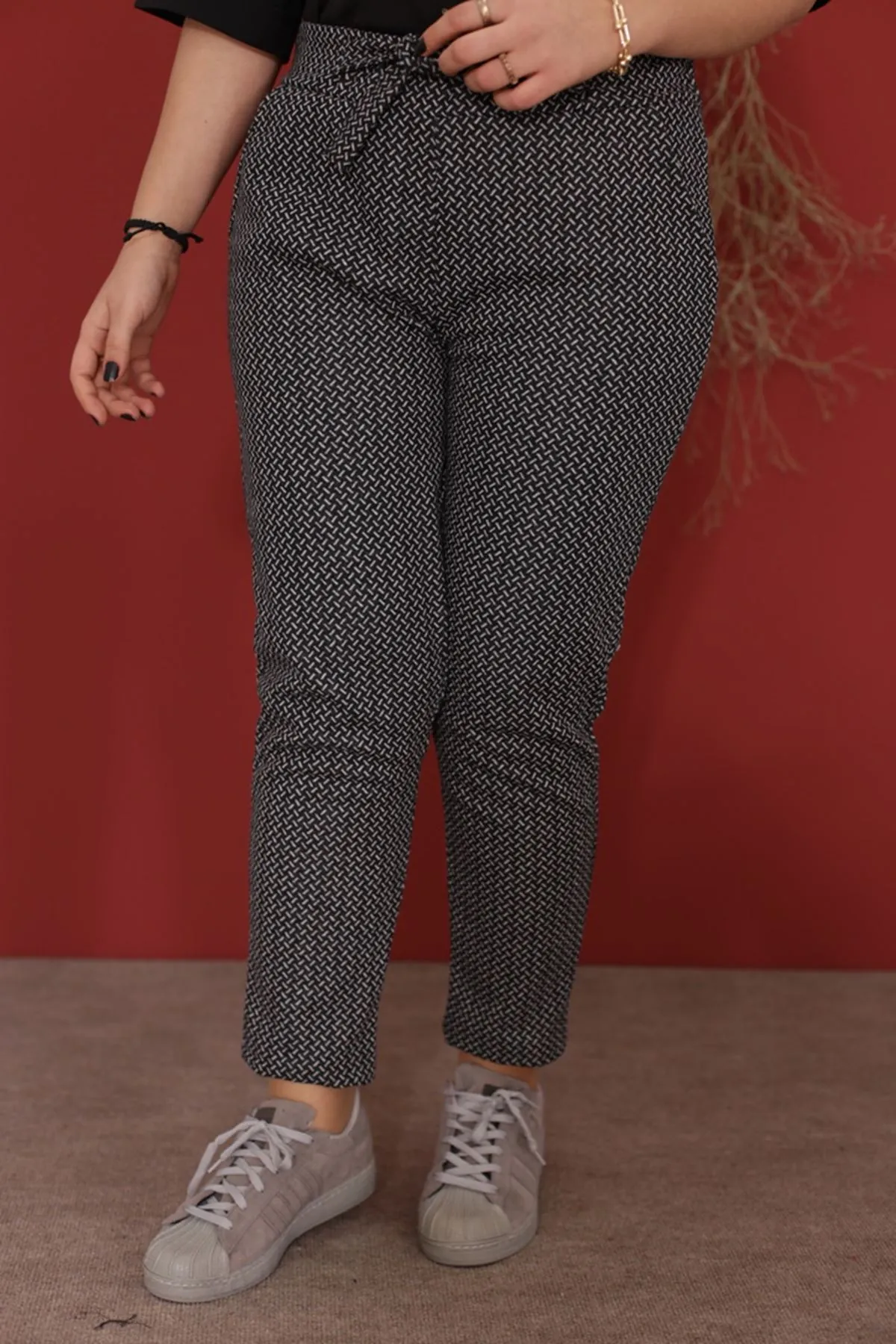 RENKTE DESENLİ KAŞE PANTOLON