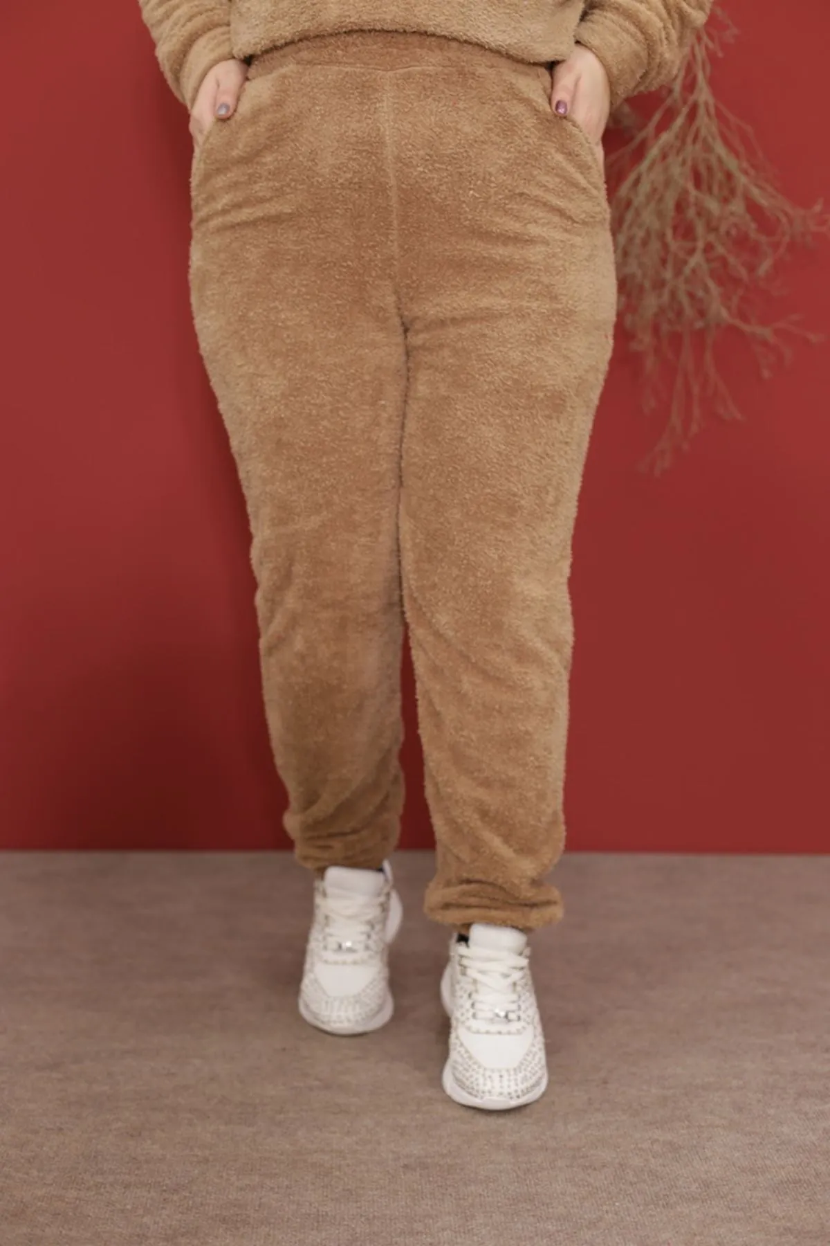 RENKTE GENİŞ KESİM KAHVE PELUŞ TAKIM