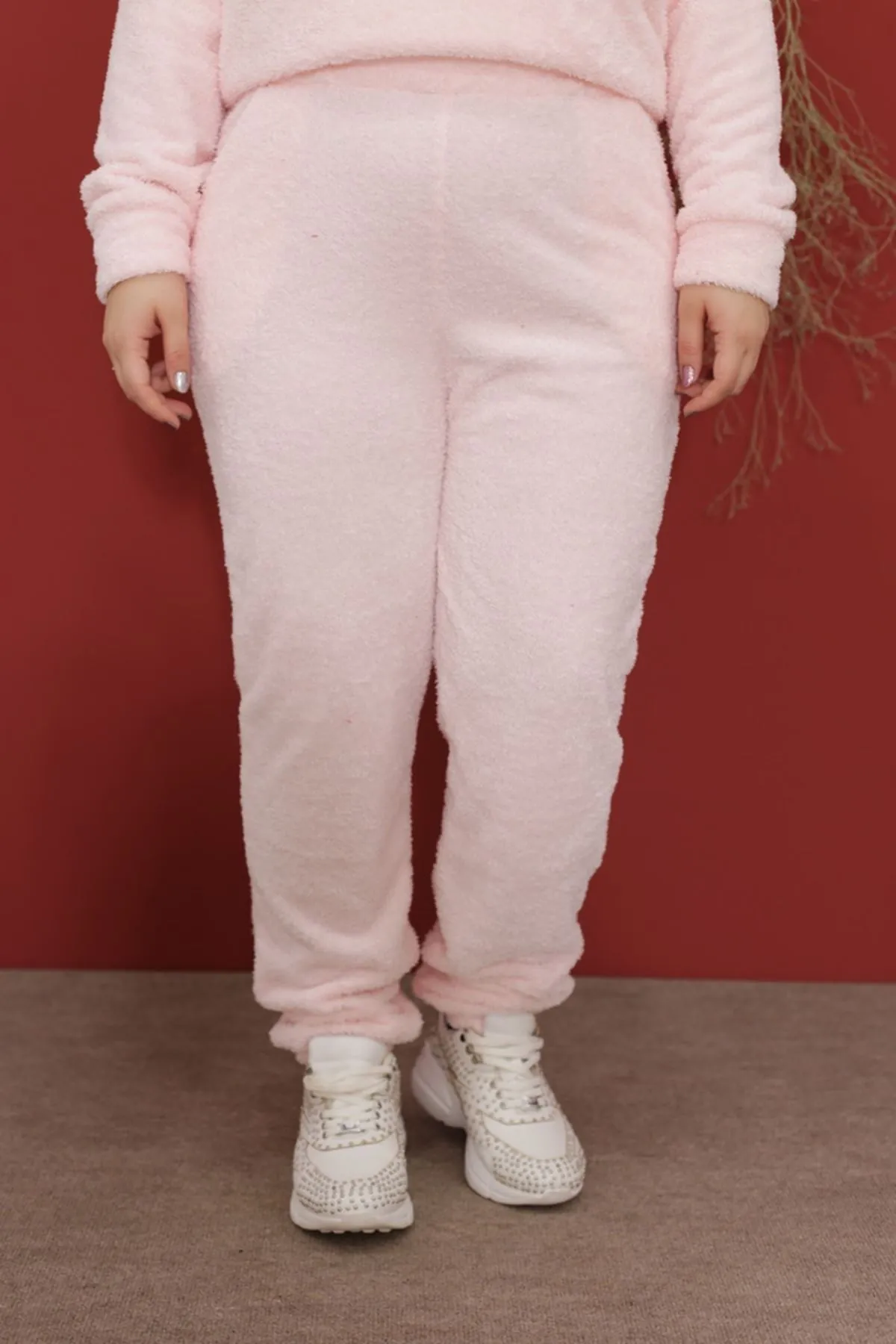 RENKTE GENİŞ KESİM PEMBE PELUŞ TAKIM