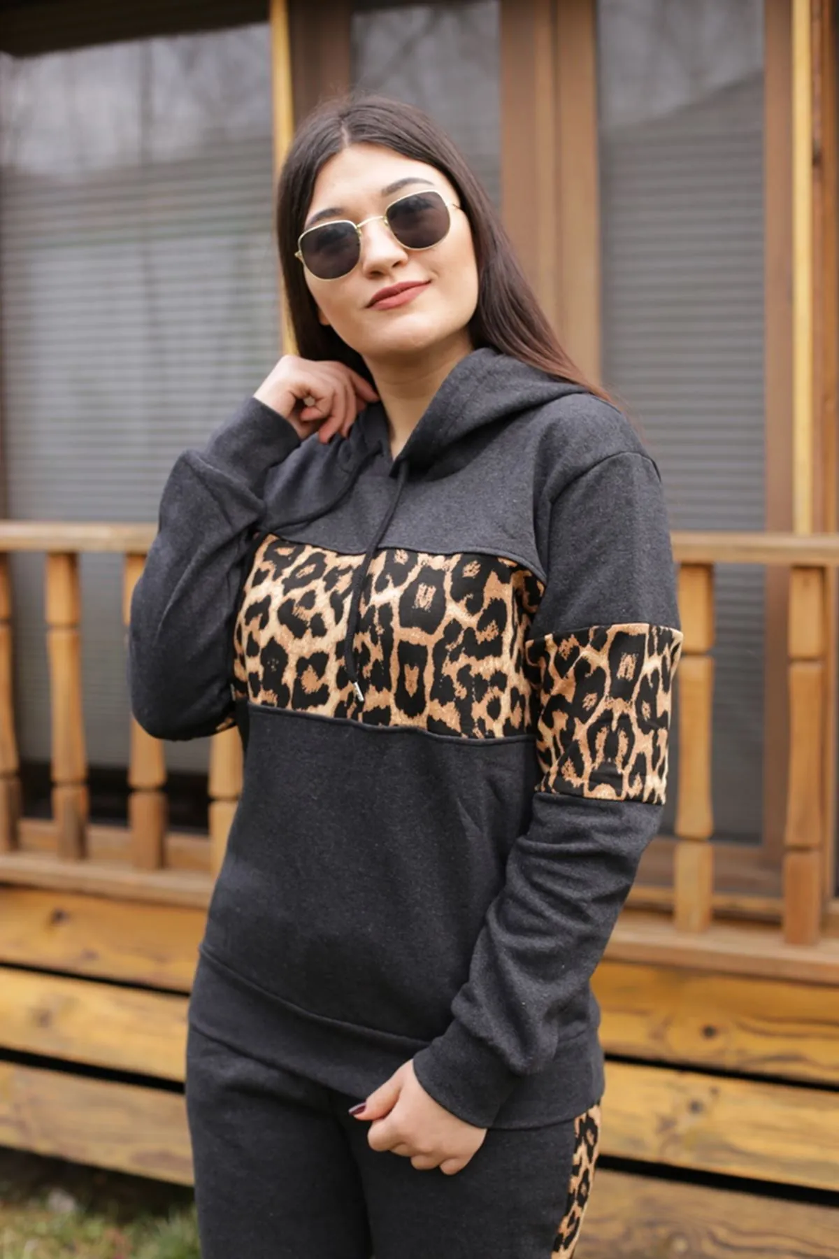 RENKTE LEOPAR DESENLİ ANTRASİT ŞARDONLU TAKIM