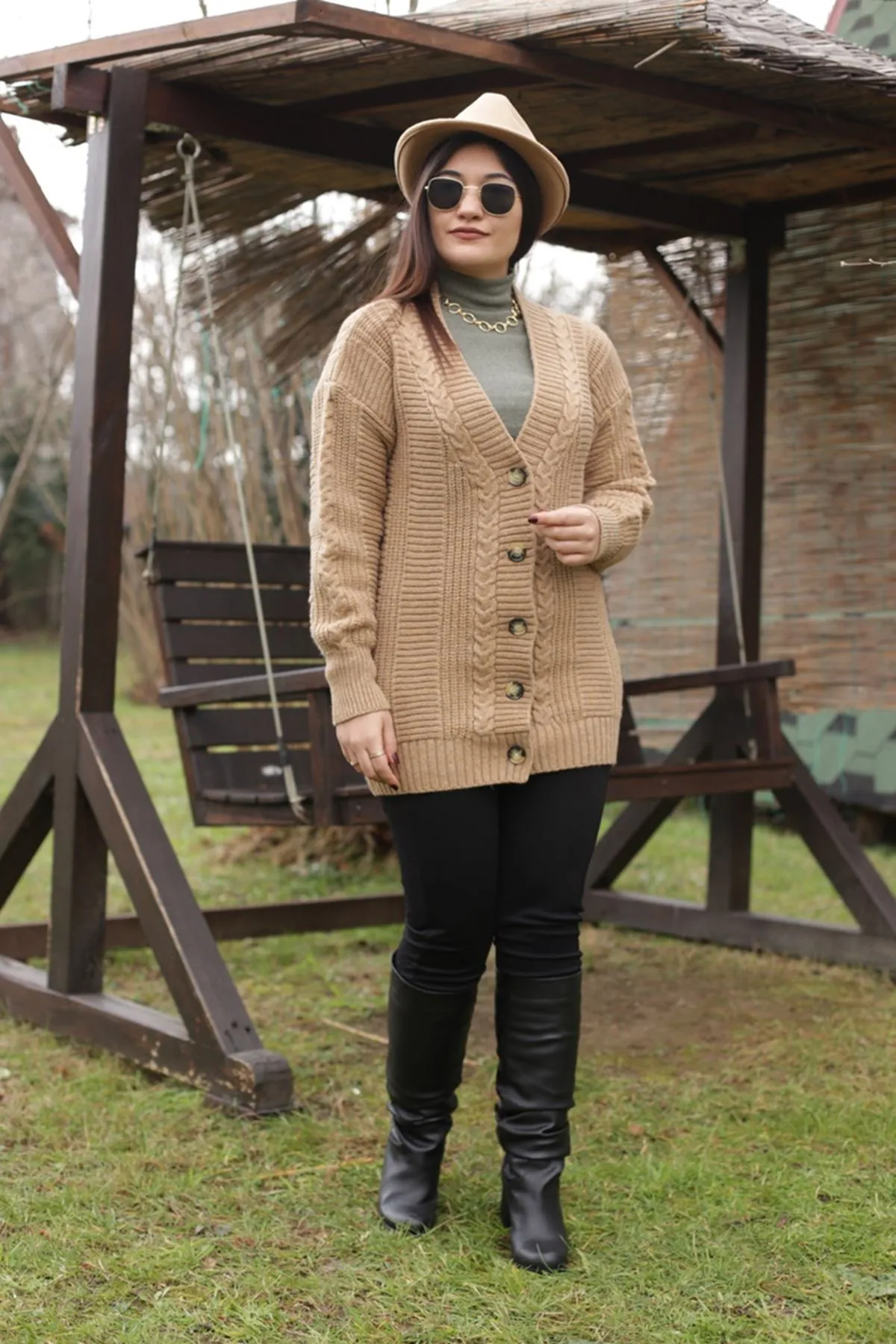 RENKTE DÜĞMELİ ÖRGÜLÜ YÜNLÜ TABA HIRKA&CEKET