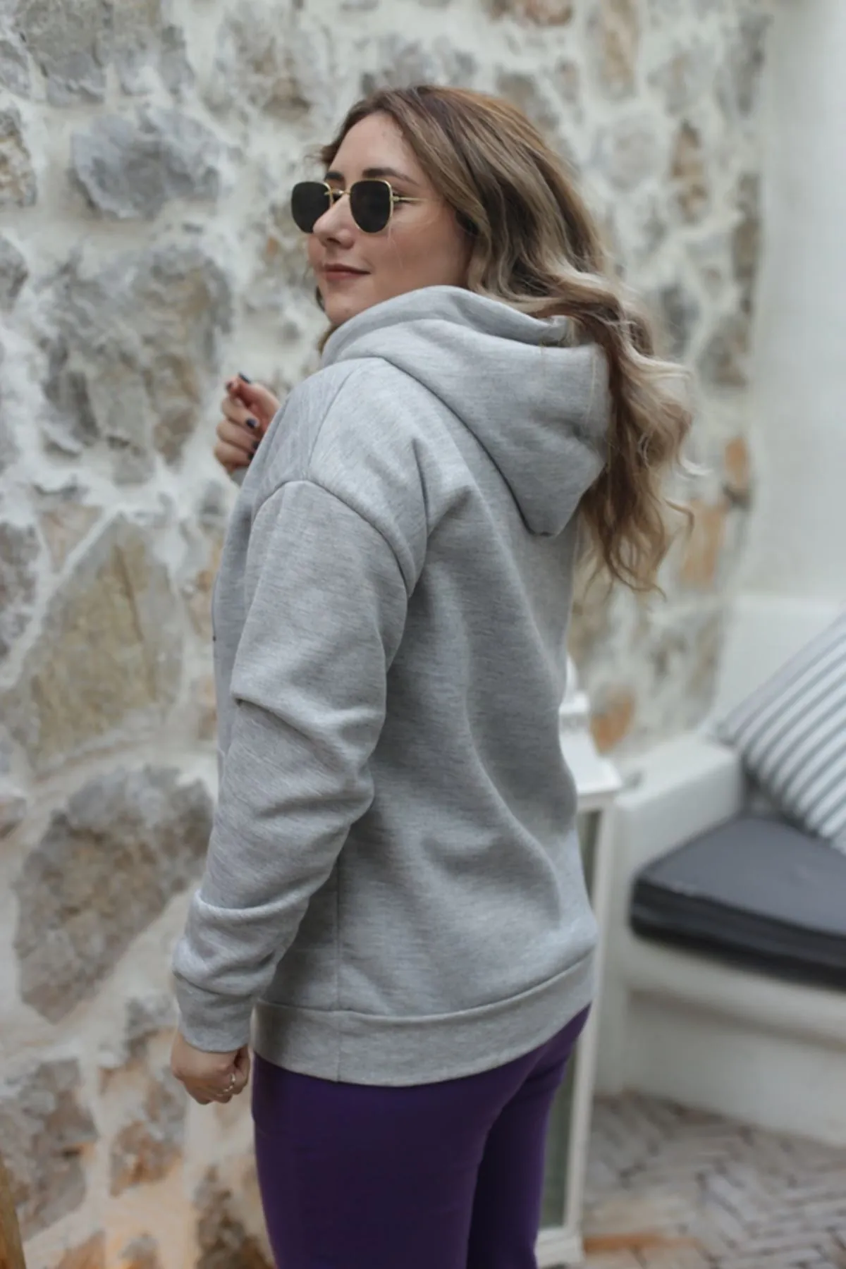 RENKTE LEOPAR KALP DETAYLI ŞARDONLU GRİ SWEAT