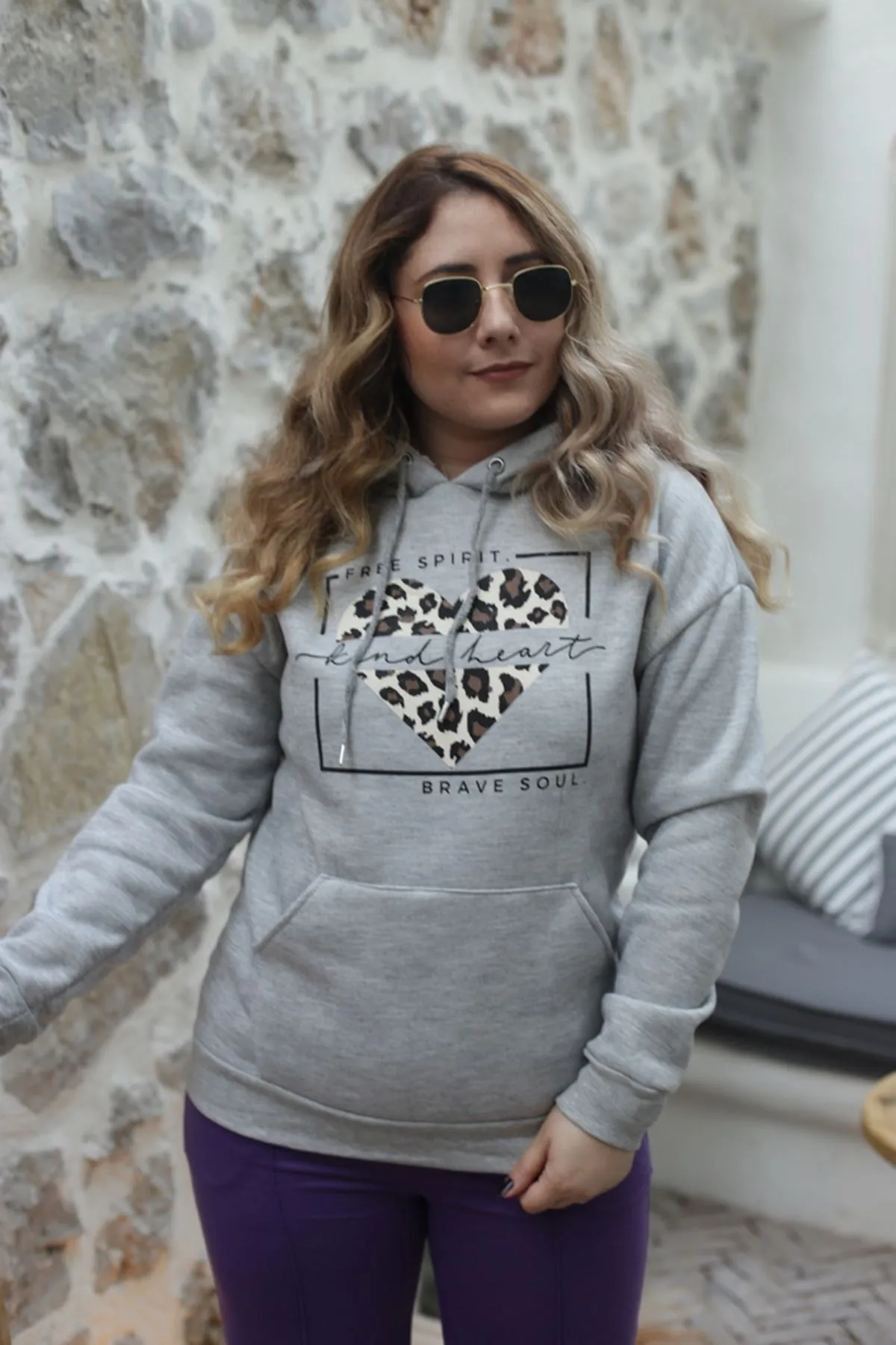 RENKTE LEOPAR KALP DETAYLI ŞARDONLU GRİ SWEAT