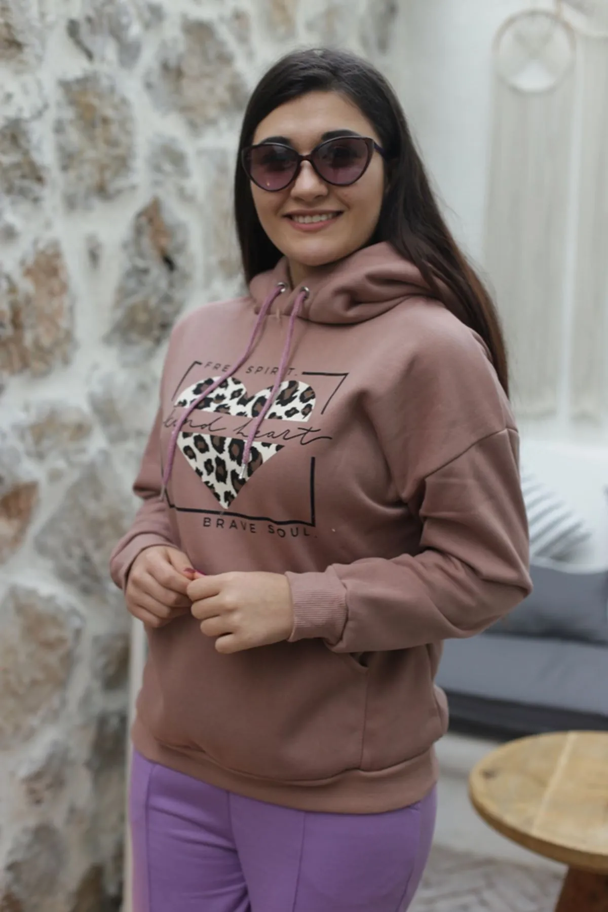 RENKTE LEOPAR KALP DETAYLI ŞARDONLU GÜL KURUSU SWEAT