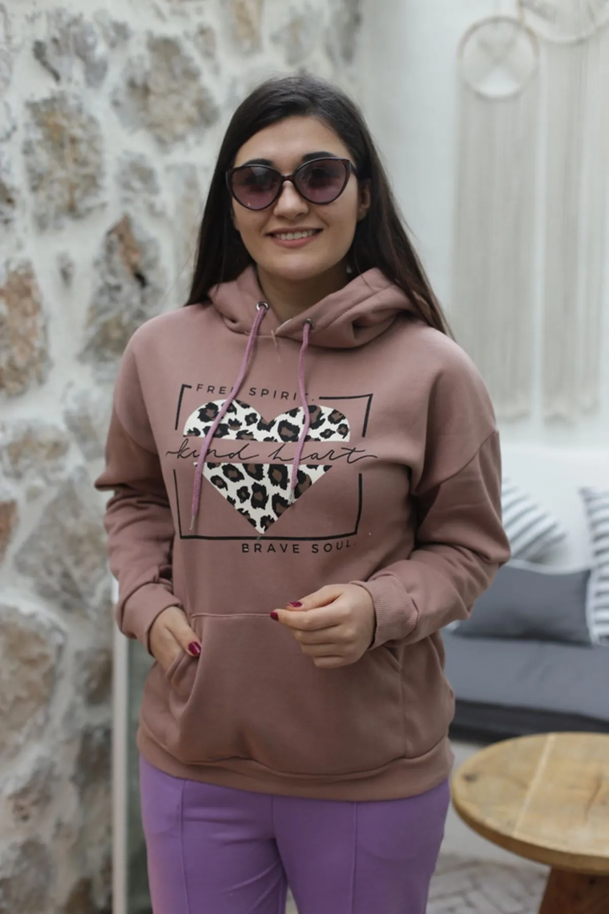 RENKTE LEOPAR KALP DETAYLI ŞARDONLU GÜL KURUSU SWEAT