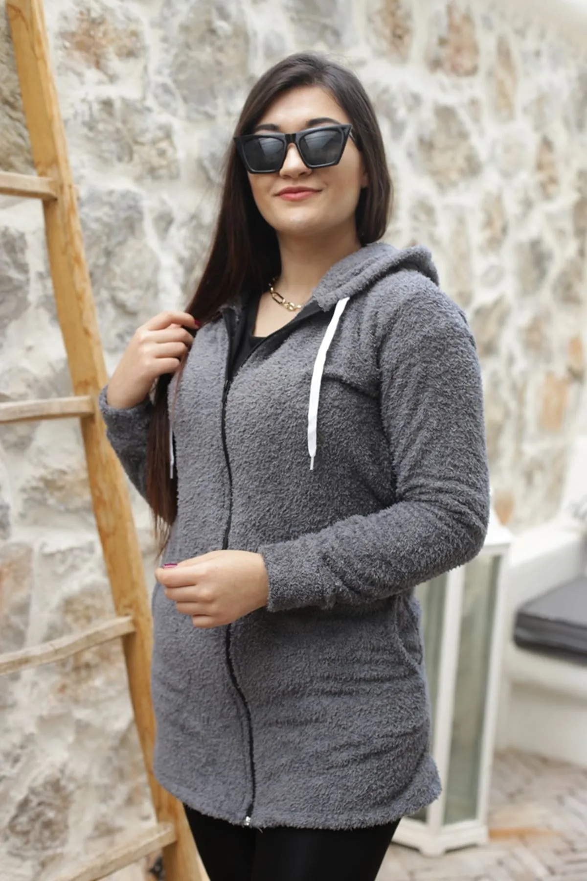 RENKTE UZUN GRİ PELUŞ CEKET