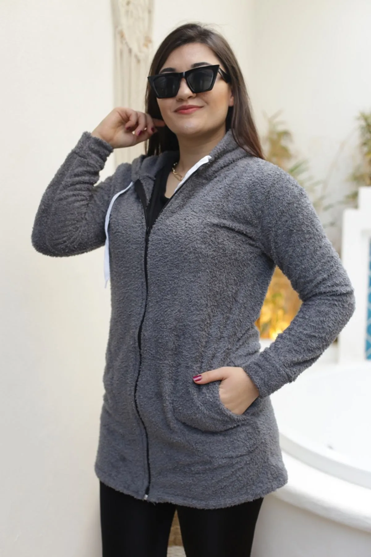 RENKTE UZUN GRİ PELUŞ CEKET