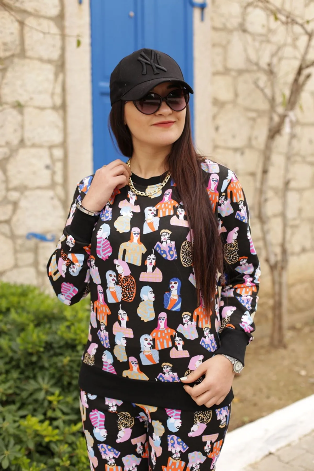 RENKTE DESENLİ KAPŞONLU SWEAT