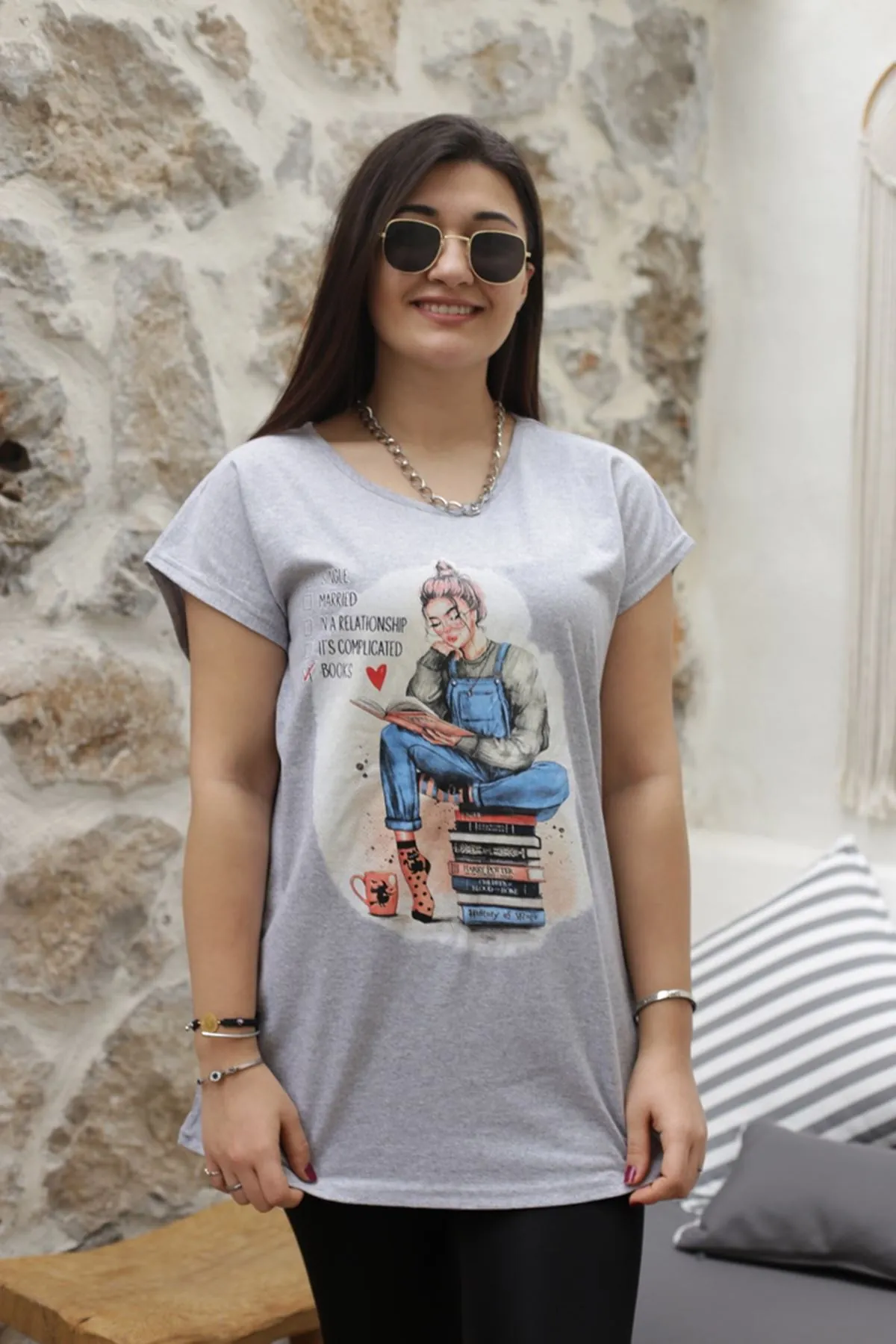 RENKTE BATTAL KESİM KIZ DESENLİ PAMUKLU GRİ TSHİRT