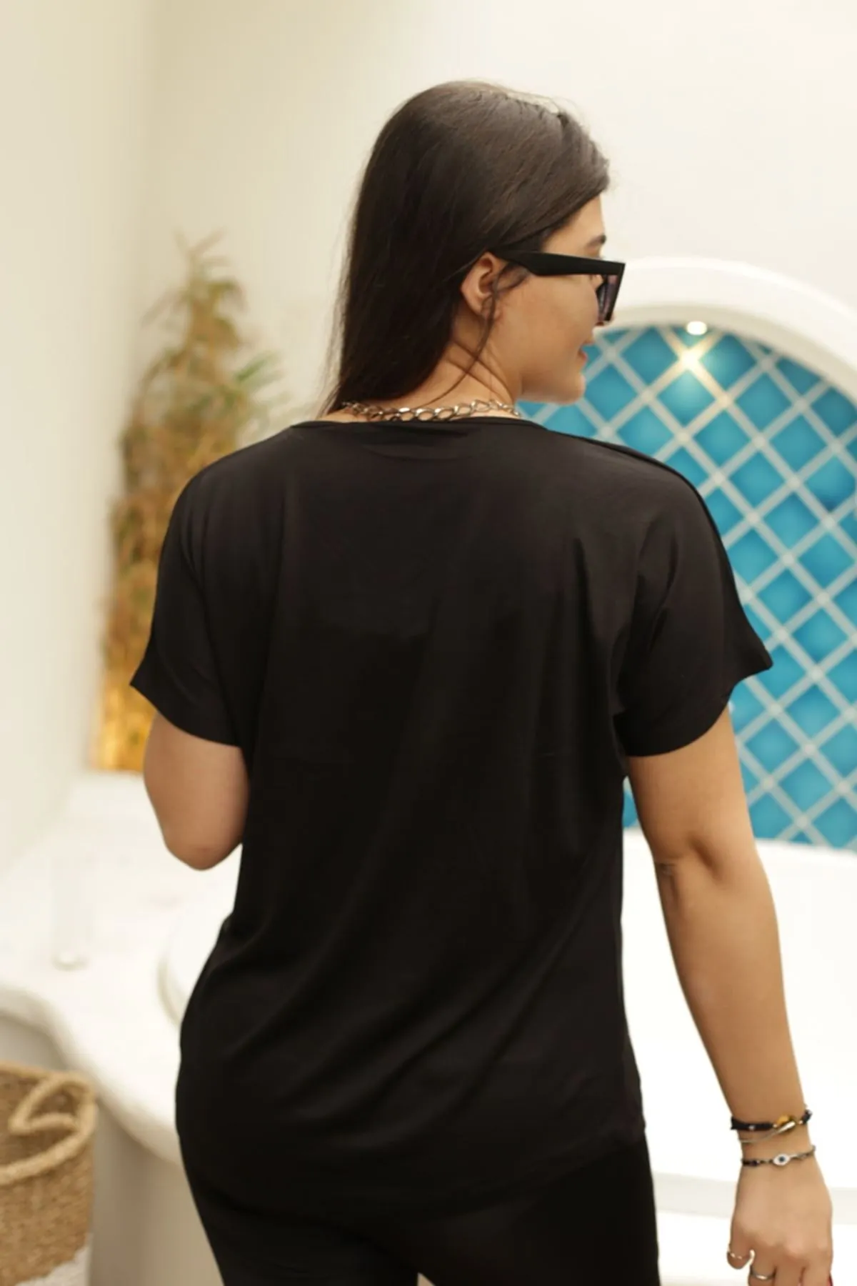 RENKTE BASKILI LEOPAR CEPLİ SİYAH BLUZ