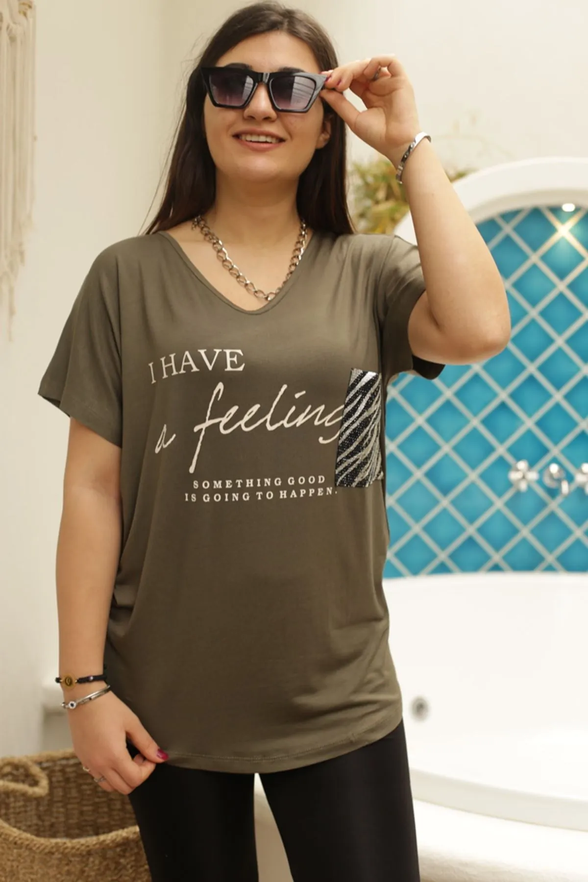 RENKTE BASKILI LEOPAR CEPLİ HAKİ BLUZ
