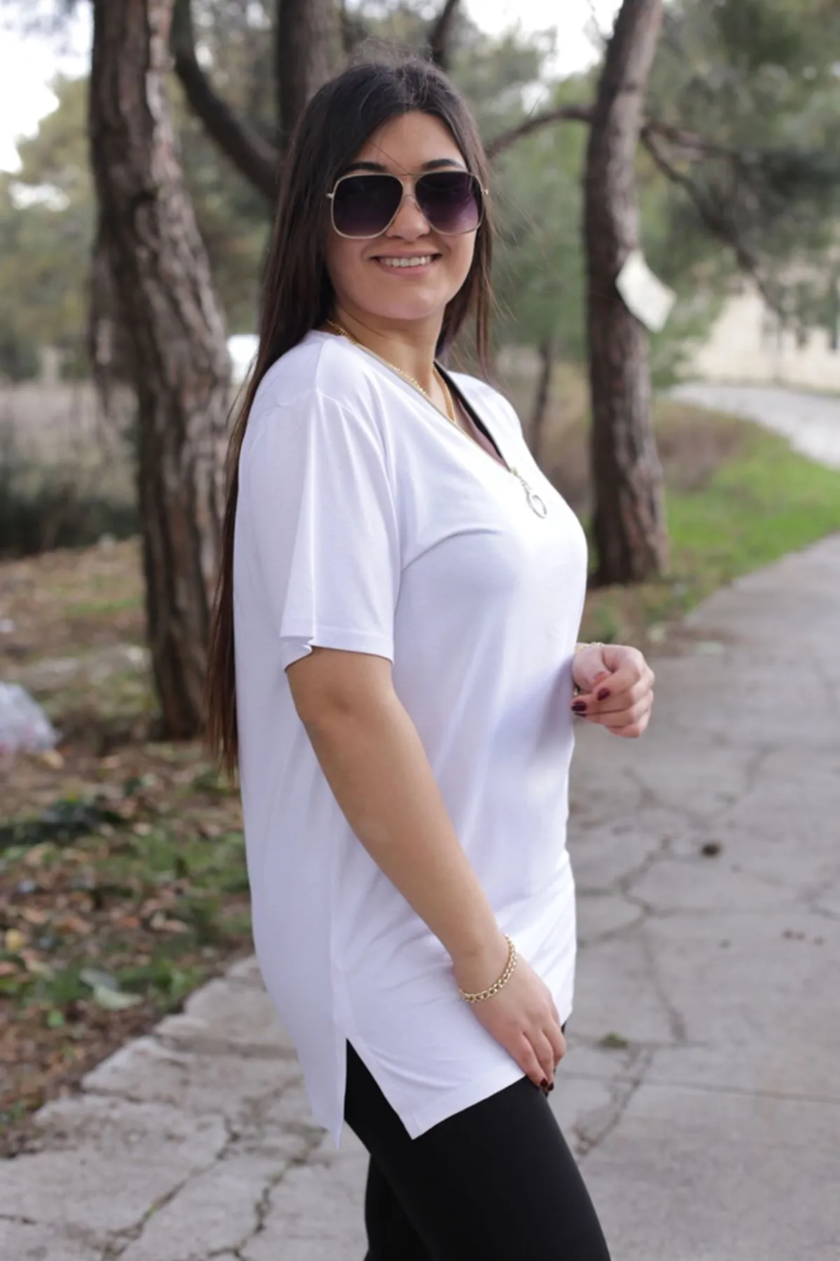 RENKTE GENİŞ KESİM FERMUARLI BEYAZ T-SHİRT