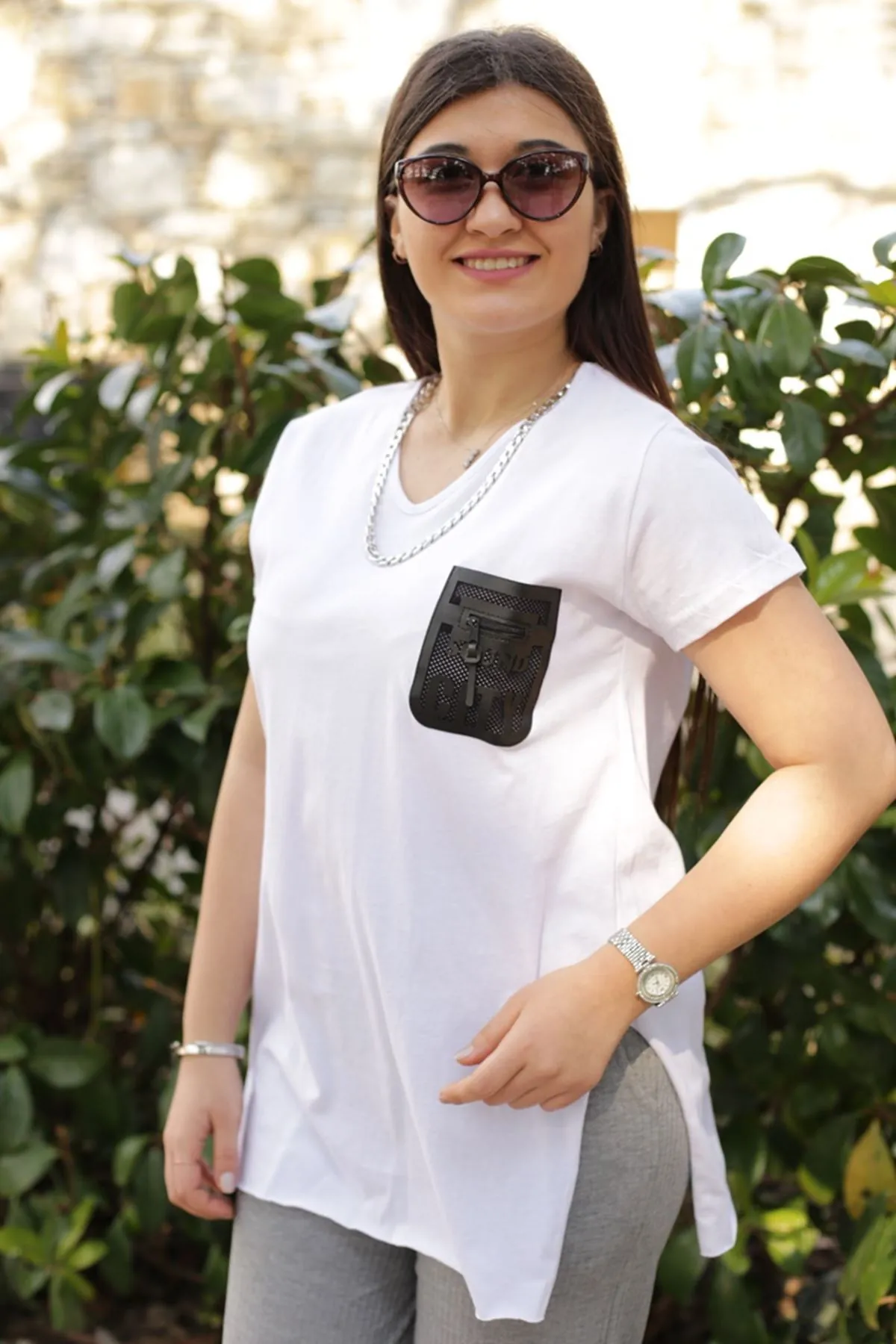 RENKTE DERİ CEPLİ BEYAZ T-SHİRT