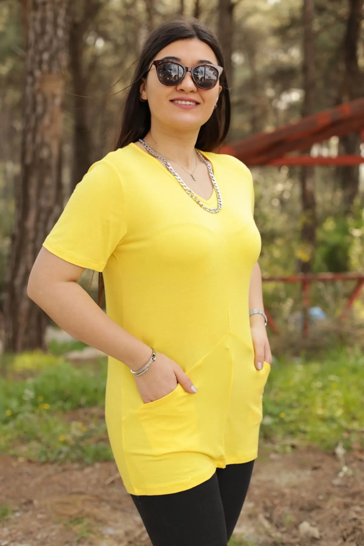 RENKTE ÖNÜ CEPLİ SARI BLUZ