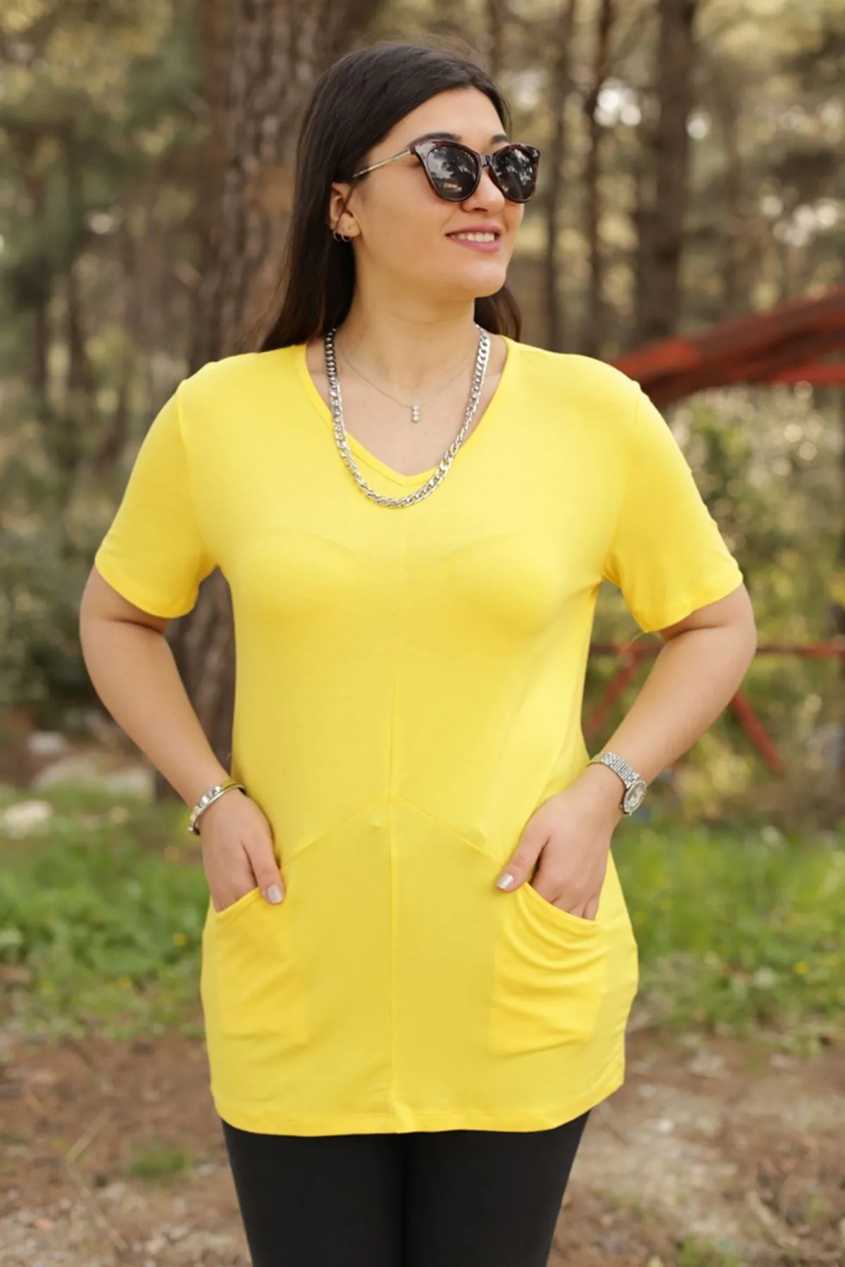 RENKTE ÖNÜ CEPLİ SARI BLUZ