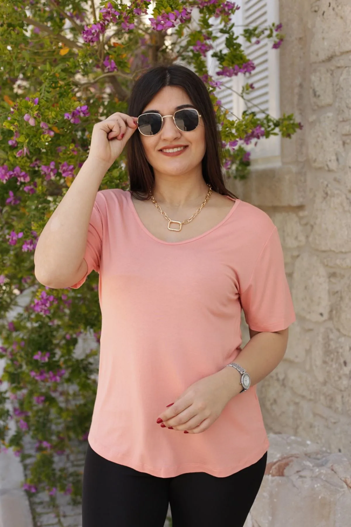 RENKTE SIRTI ÇAPRAZ BİYELİ PUDRA BLUZ