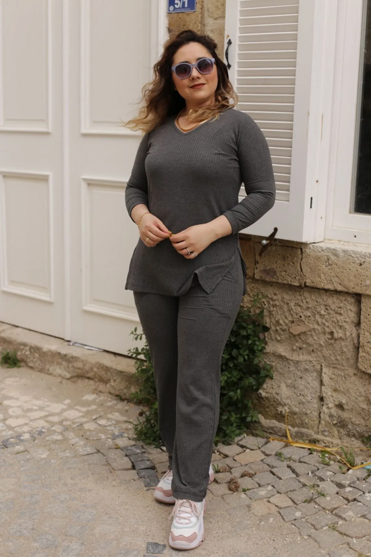 RENKTE KAŞKORSE YAN YIRTMAÇLI ANTRASİT TAKIM