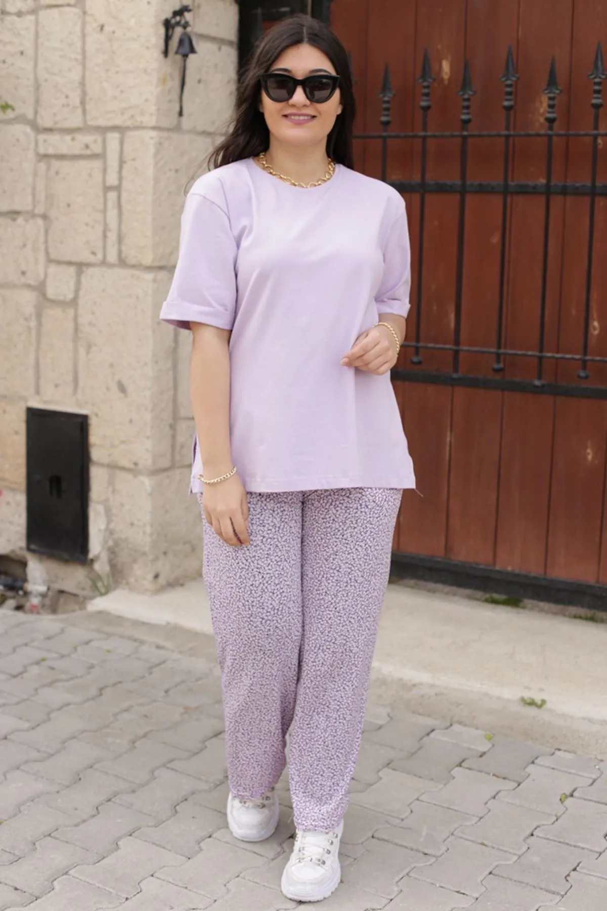 RENKTE ALT DESENLİ ESNEK TAKIM