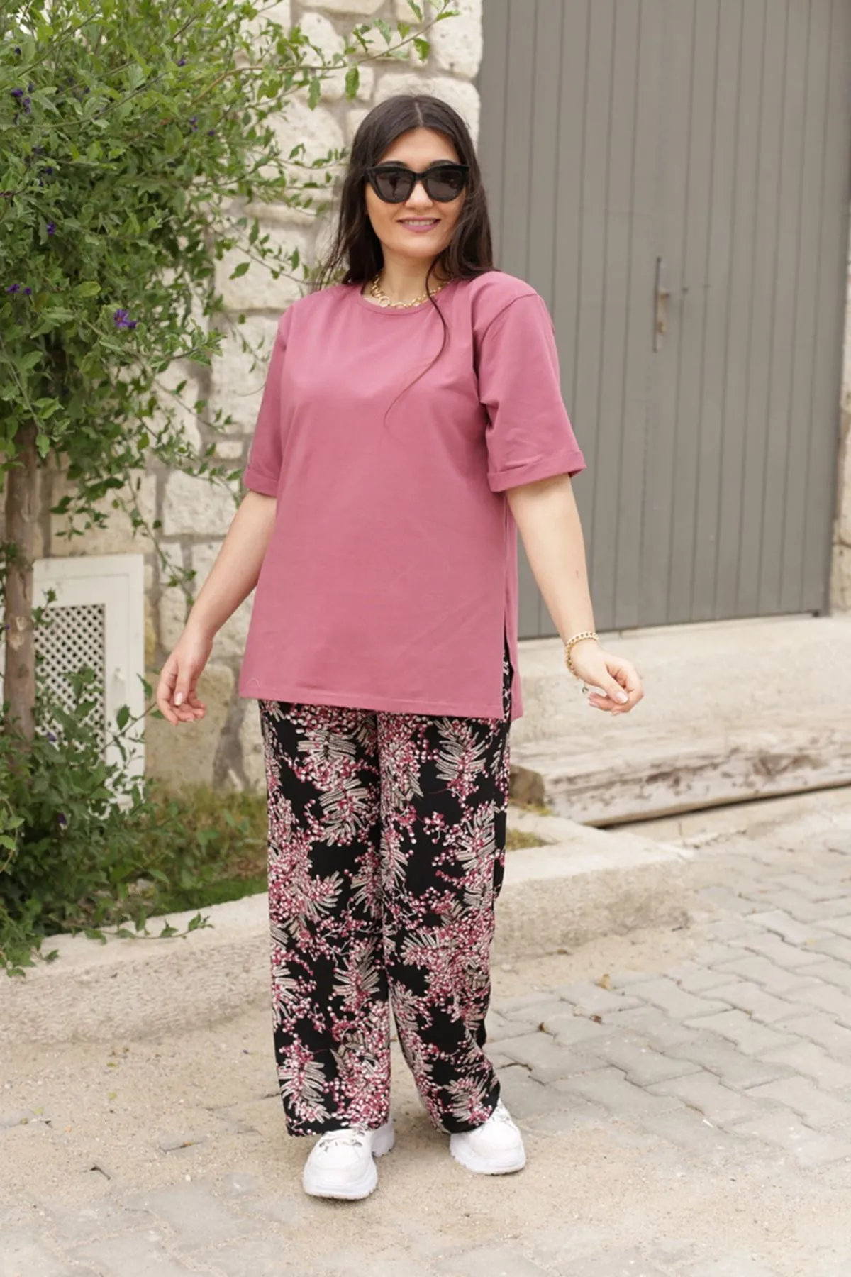 RENKTE ALT DESENLİ ESNEK TAKIM