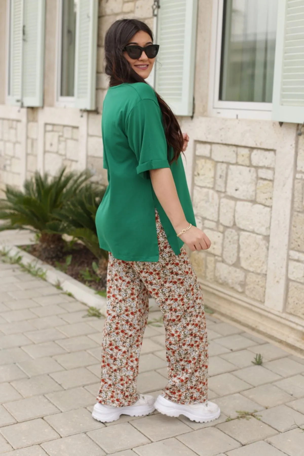 RENKTE ALT DESENLİ ESNEK TAKIM