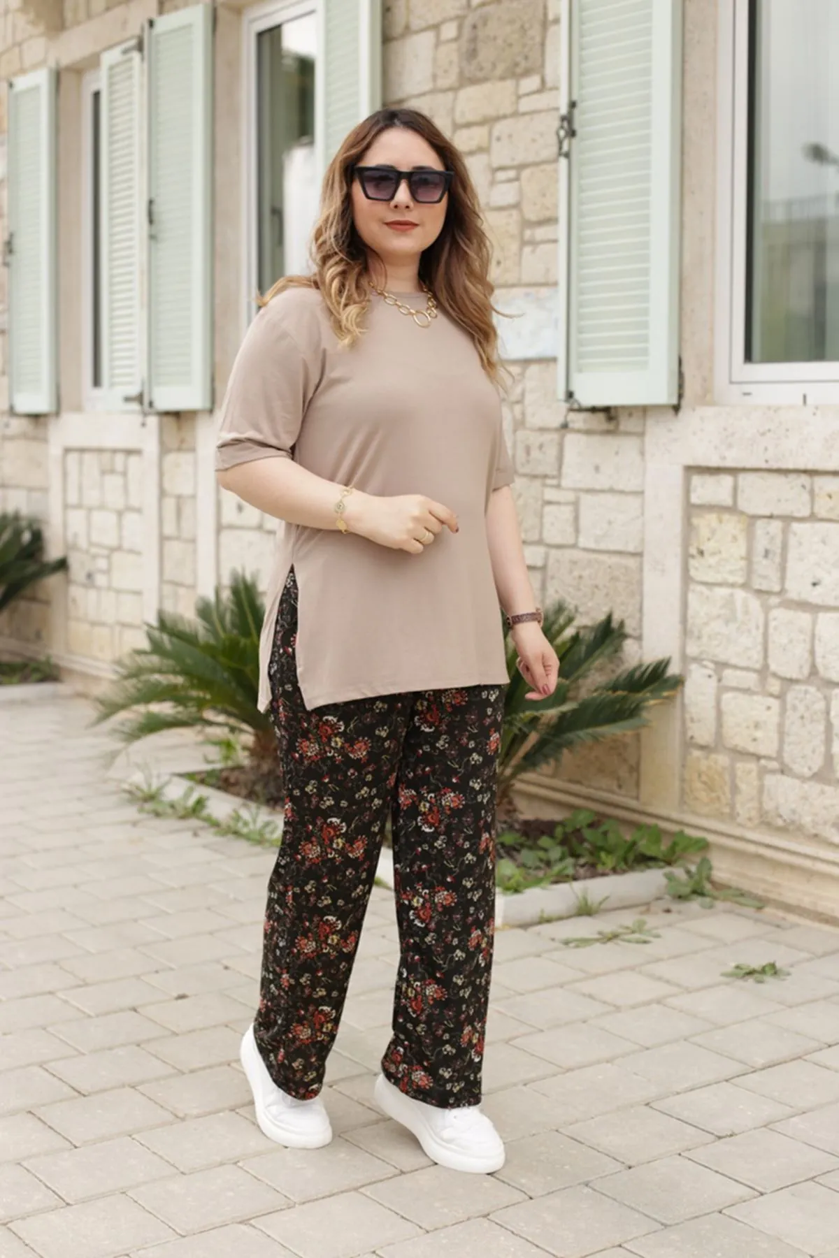 RENKTE ALT DESENLİ ESNEK TAKIM