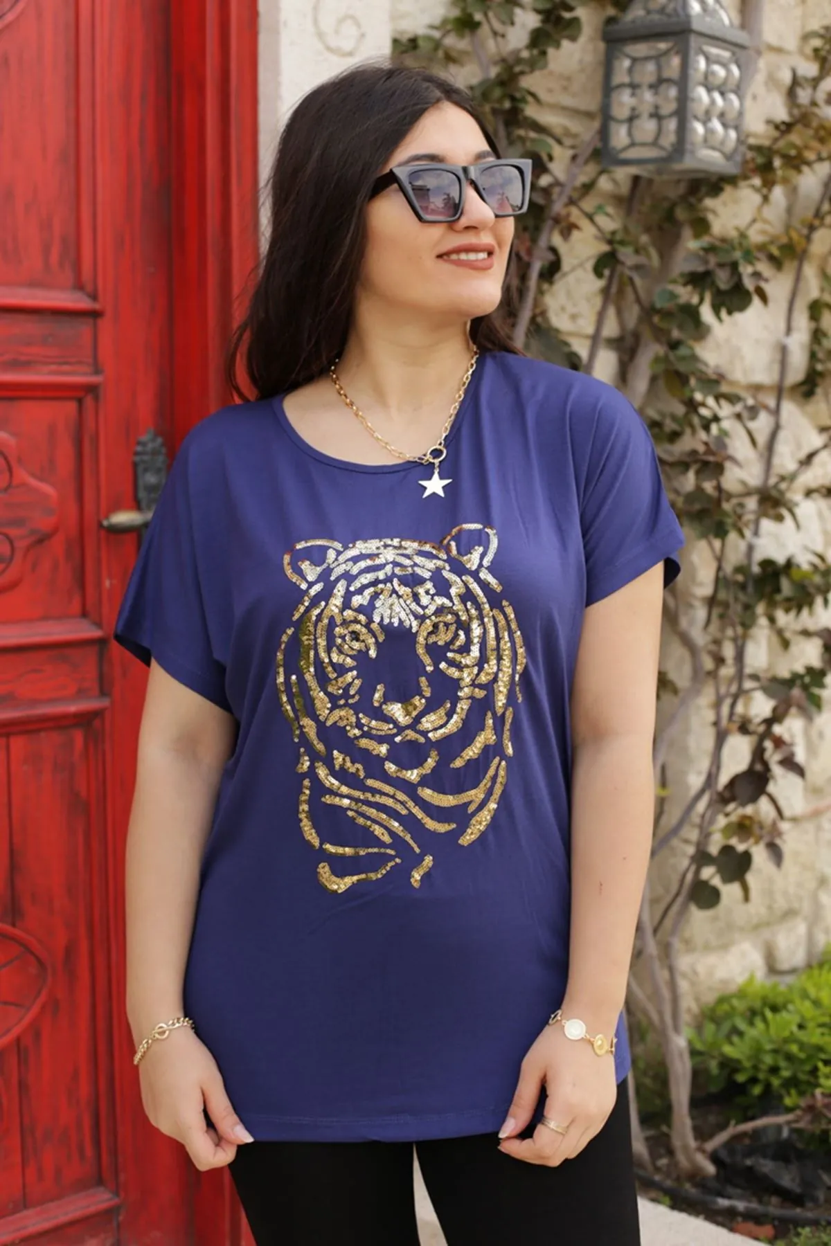RENKTE PUL DETAYLI LACİVERT BLUZ