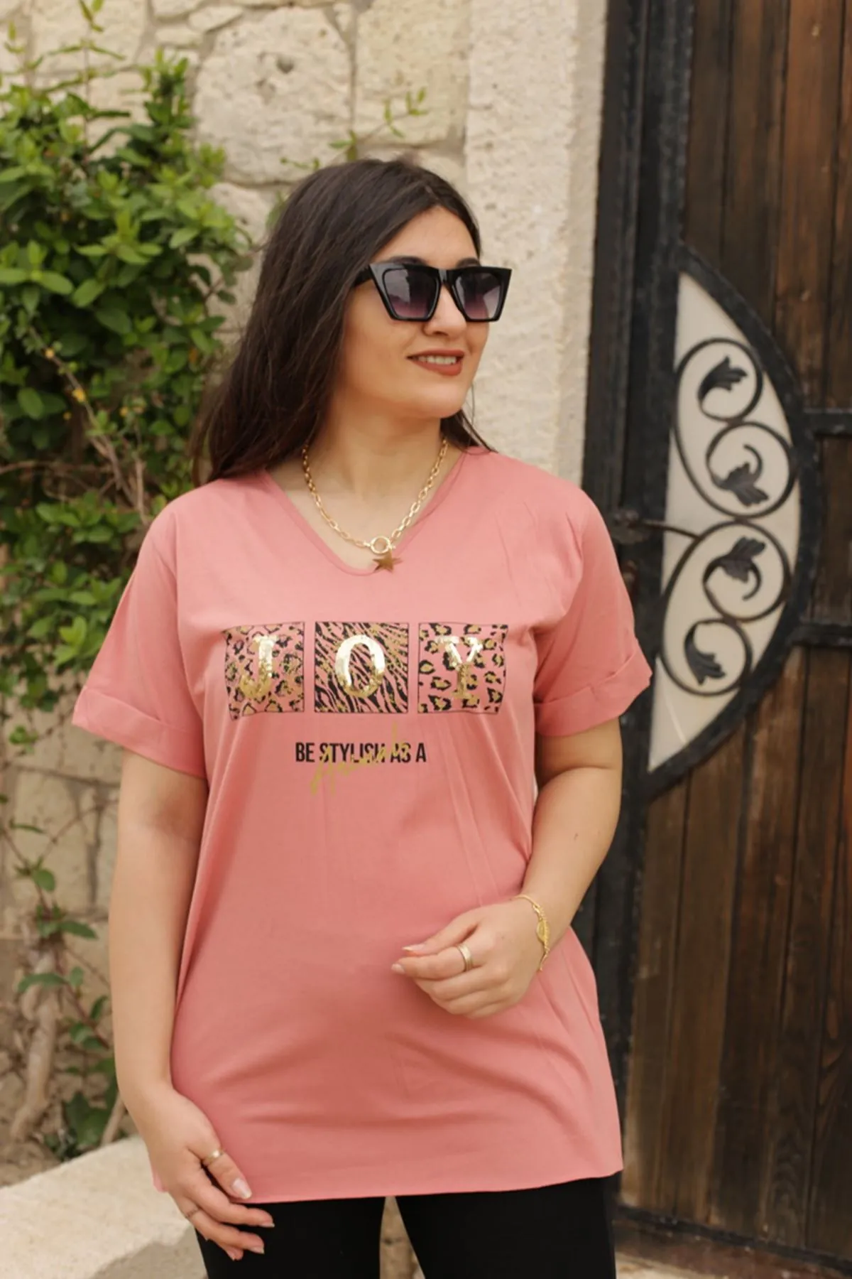 RENKTE PUL YAZILI DUBLE KOL PUDRA T-SHİRT