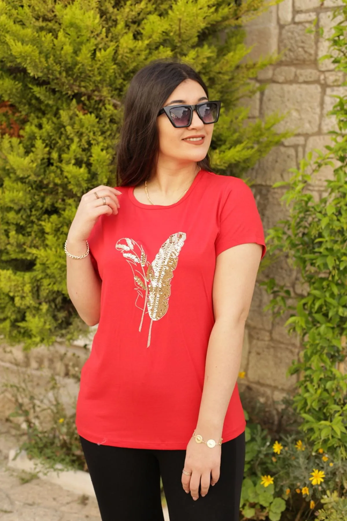 RENKTE PULLU YAPRAK DESENLİ KIRMIZI BLUZ
