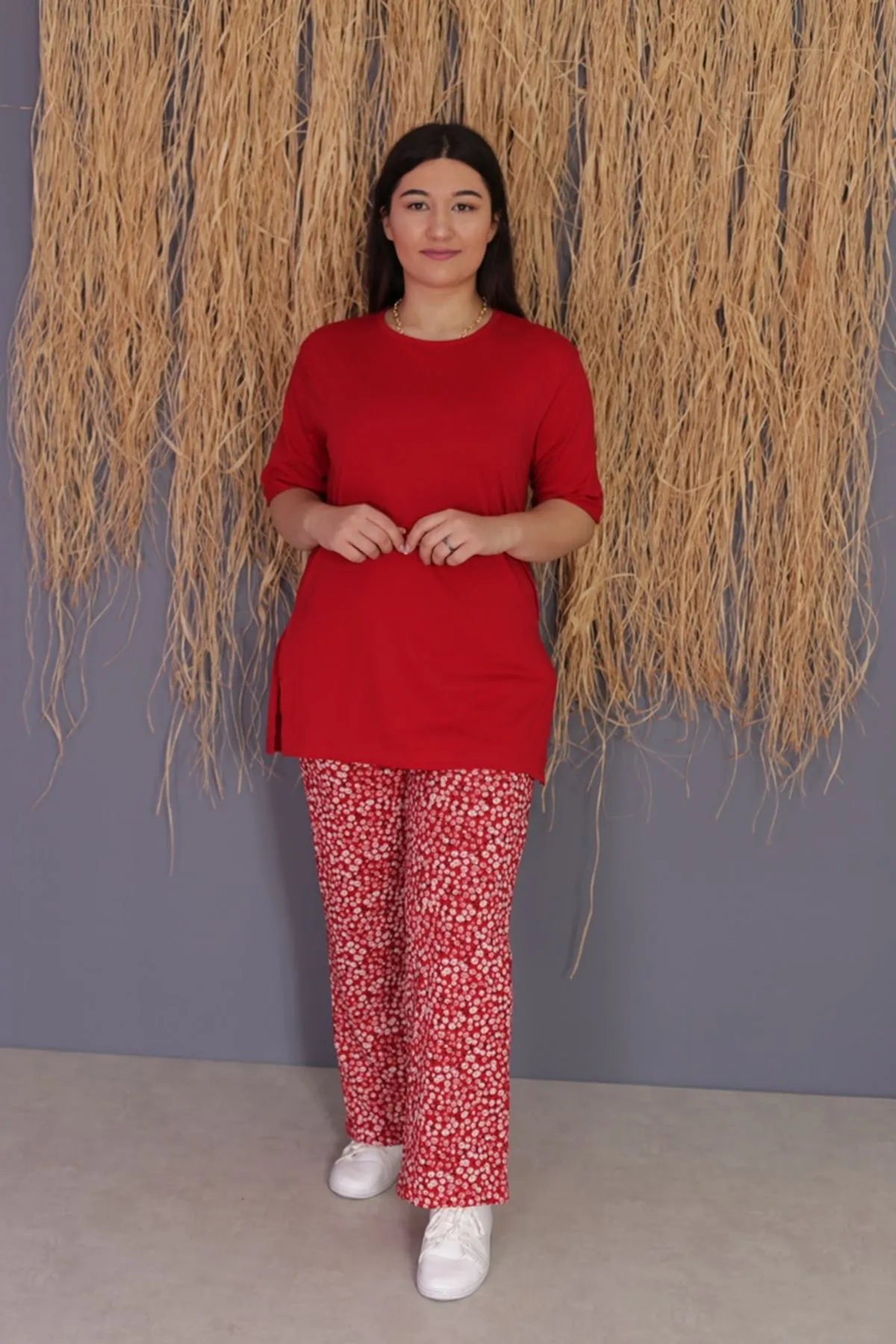 RENKTE ALT DESENLİ ESNEK TAKIM