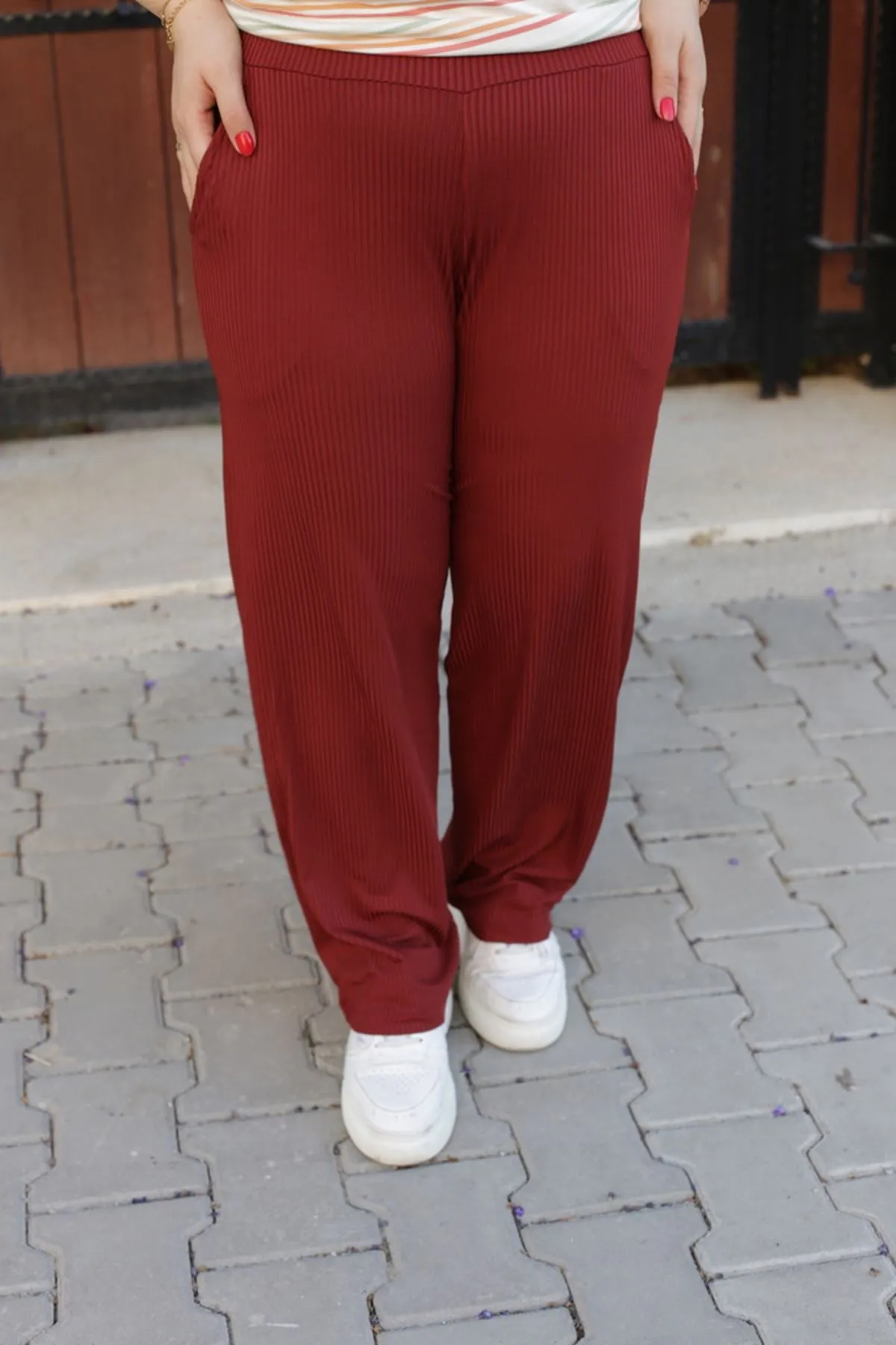 RENKTE ÜST ÇİZGİ DESENLİ GENİŞ KESİM TAKIM