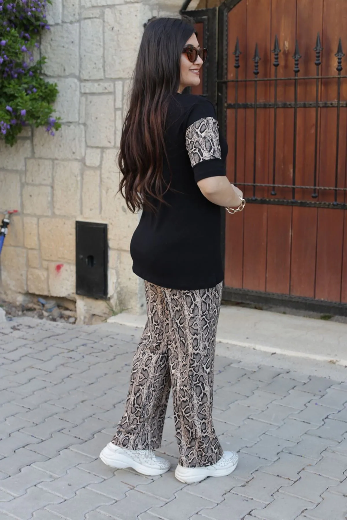 RENKTE İKİ PARÇALI DESENLİ KAŞKORSE TAKIM