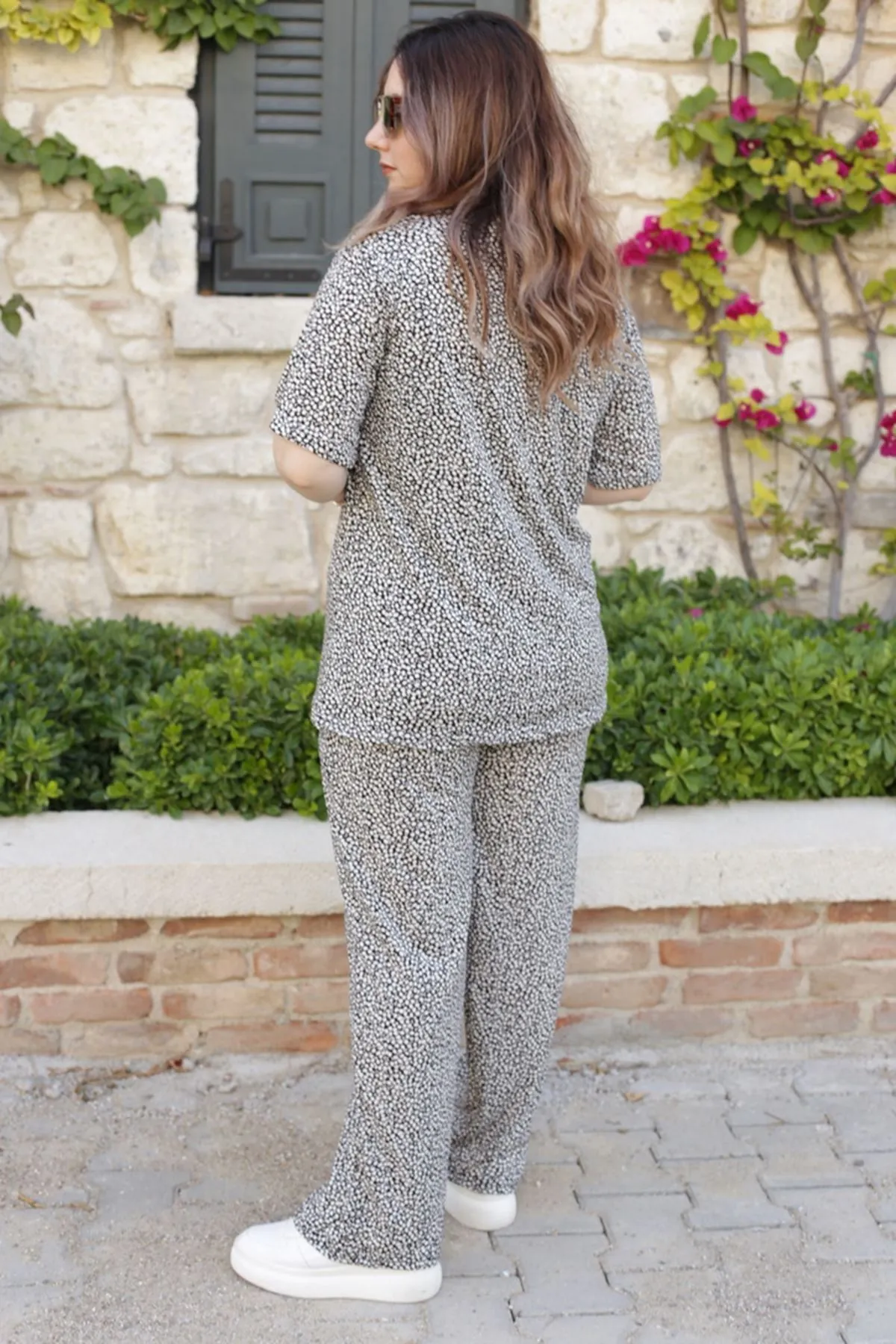 RENKTE GENİŞ KESİM DESENLİ HELEN TAKIM