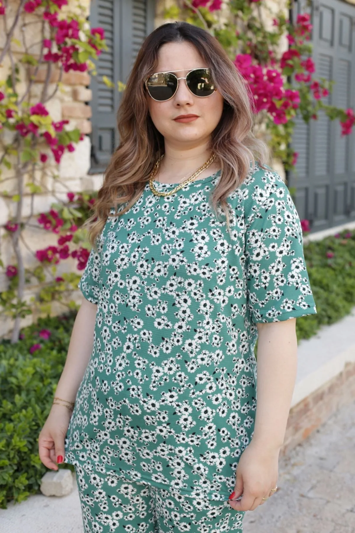 RENKTE GENİŞ KESİM DESENLİ HELEN TAKIM