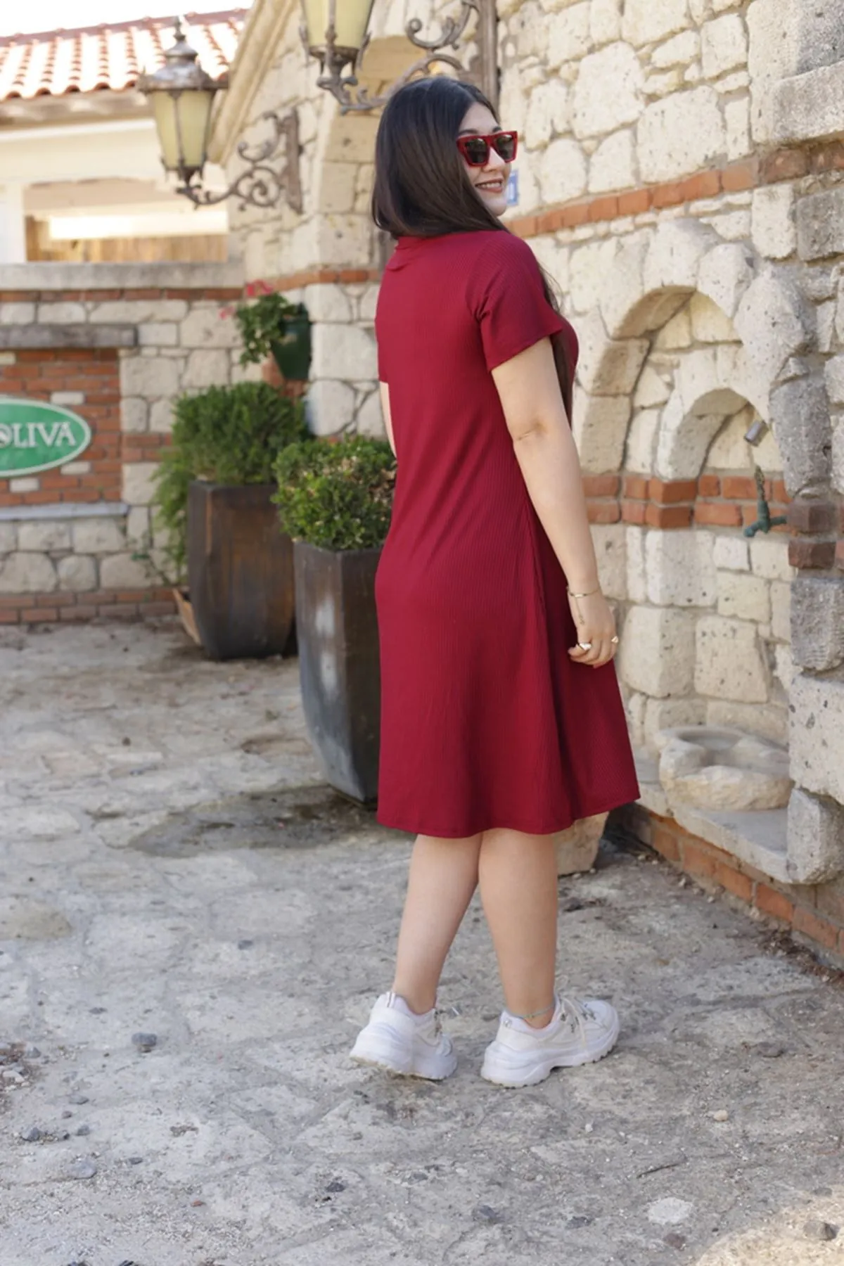 RENKTE YAZILI FİTİLLİ BORDO ELBİSE