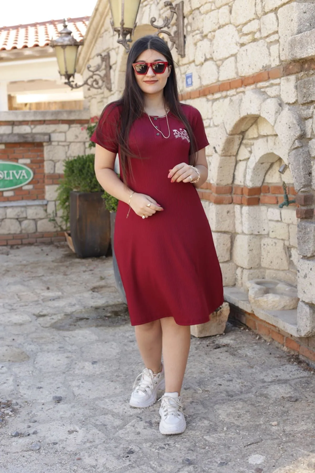 RENKTE YAZILI FİTİLLİ BORDO ELBİSE