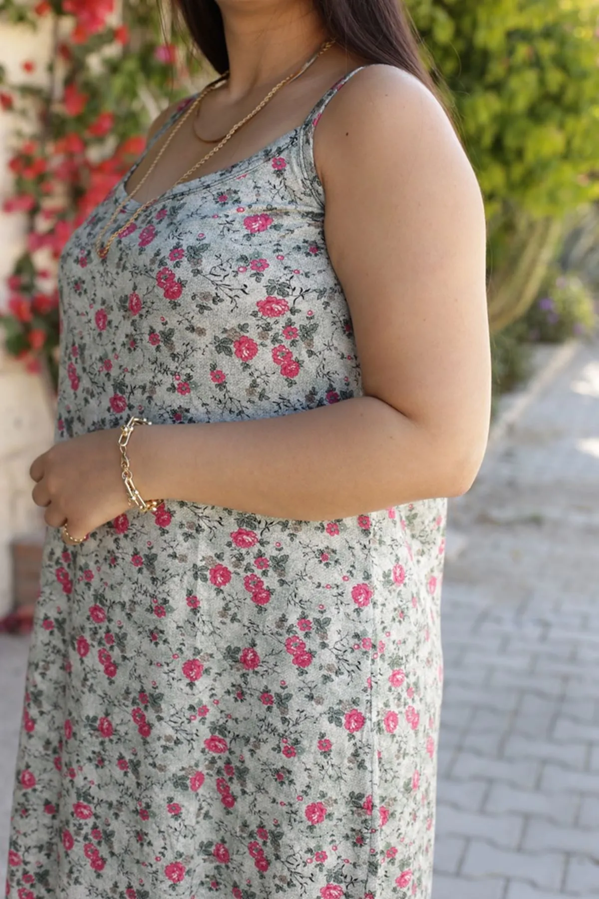 RENKTE İP ASKILI DESENLİ ESNEK ELBİSE