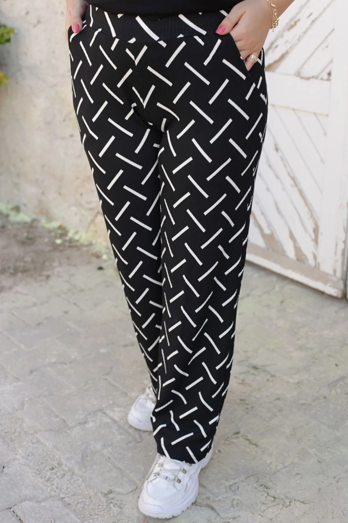 RENKTE DESENLİ ESNEK STANDART KAŞKORSE PANTOLON