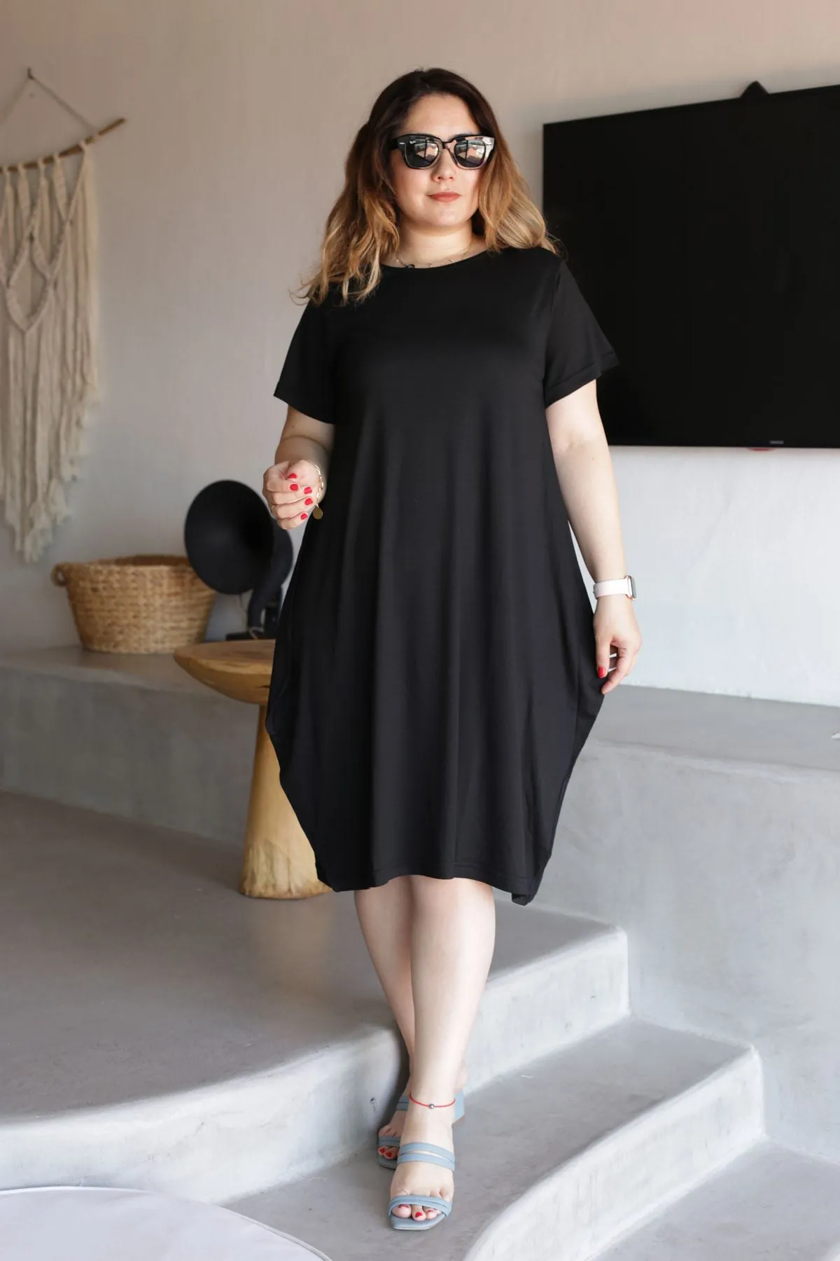RENKTE BALON YARIM KOLLU SİYAH ELBİSE