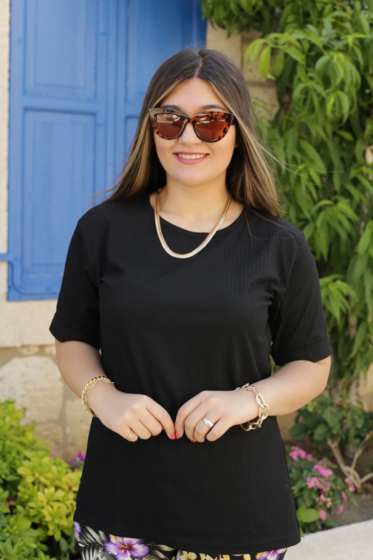 RENKTE DİRSEK KOL PAMUKLU ESNEK SİYAH TSHİRT
