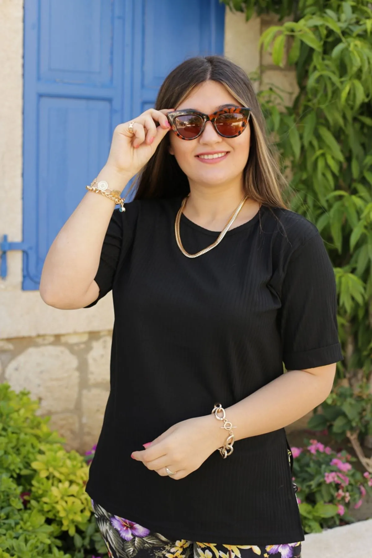 RENKTE DİRSEK KOL PAMUKLU ESNEK SİYAH TSHİRT