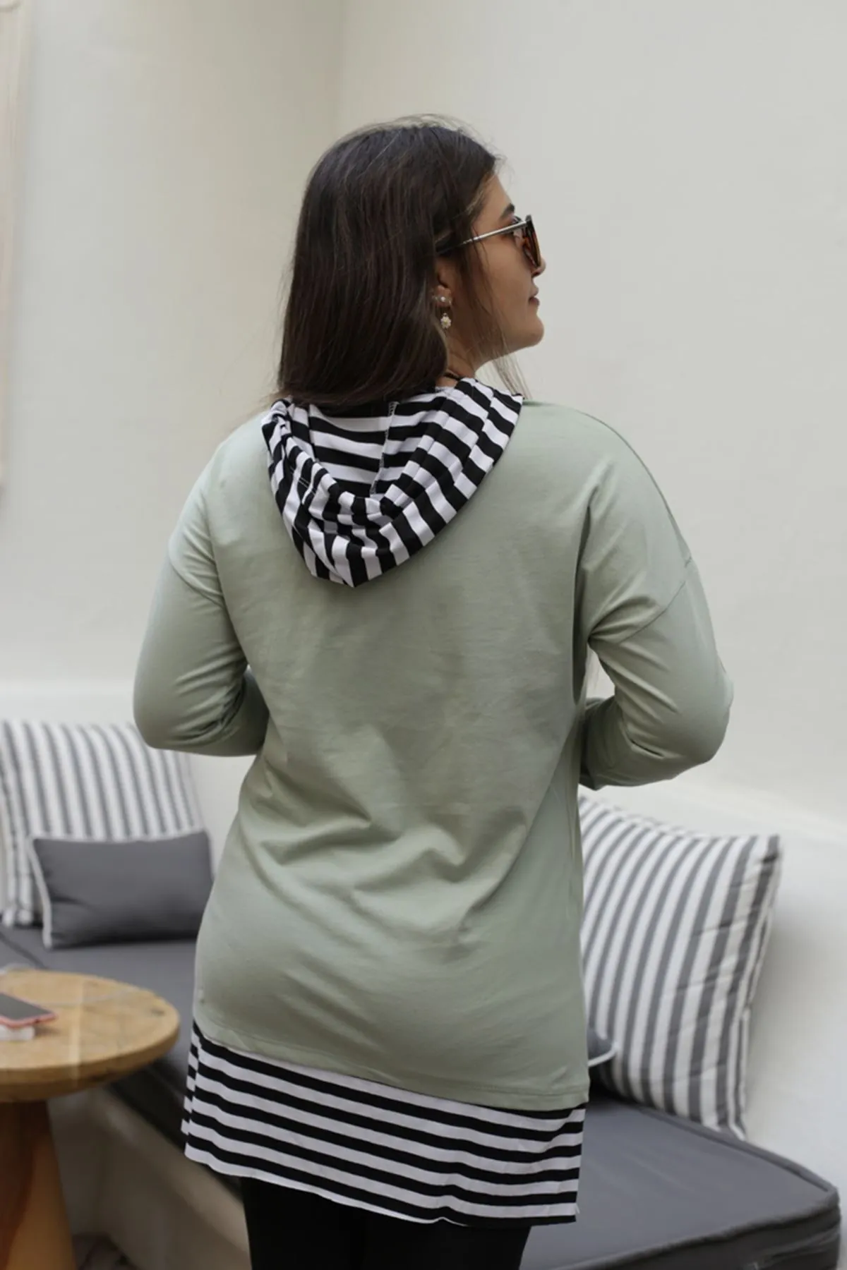 RENKTE ETEĞİ ÇİZGİLİ KAPŞONLU MİNT SWEAT