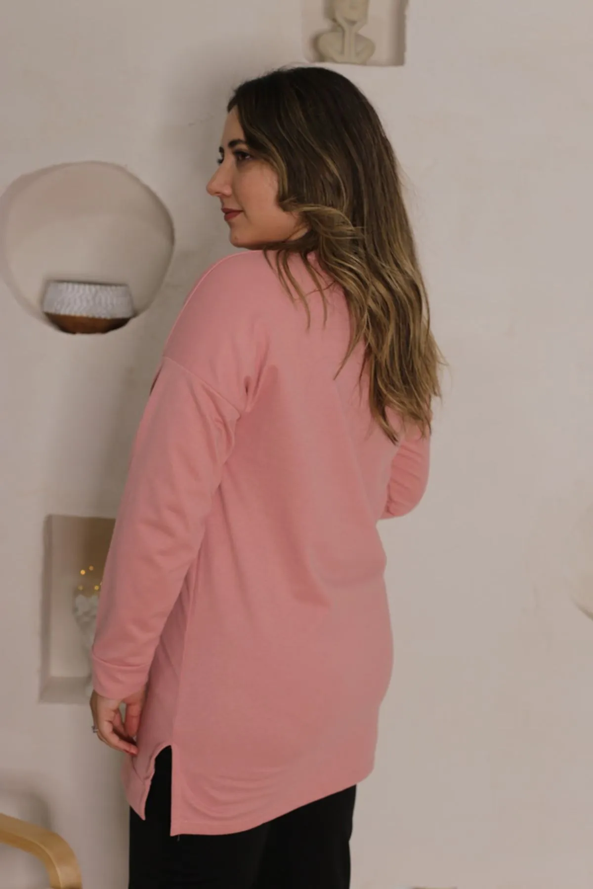 RENKTE ÖNÜ YAZILI VE BASKILI PUDRA SWEAT