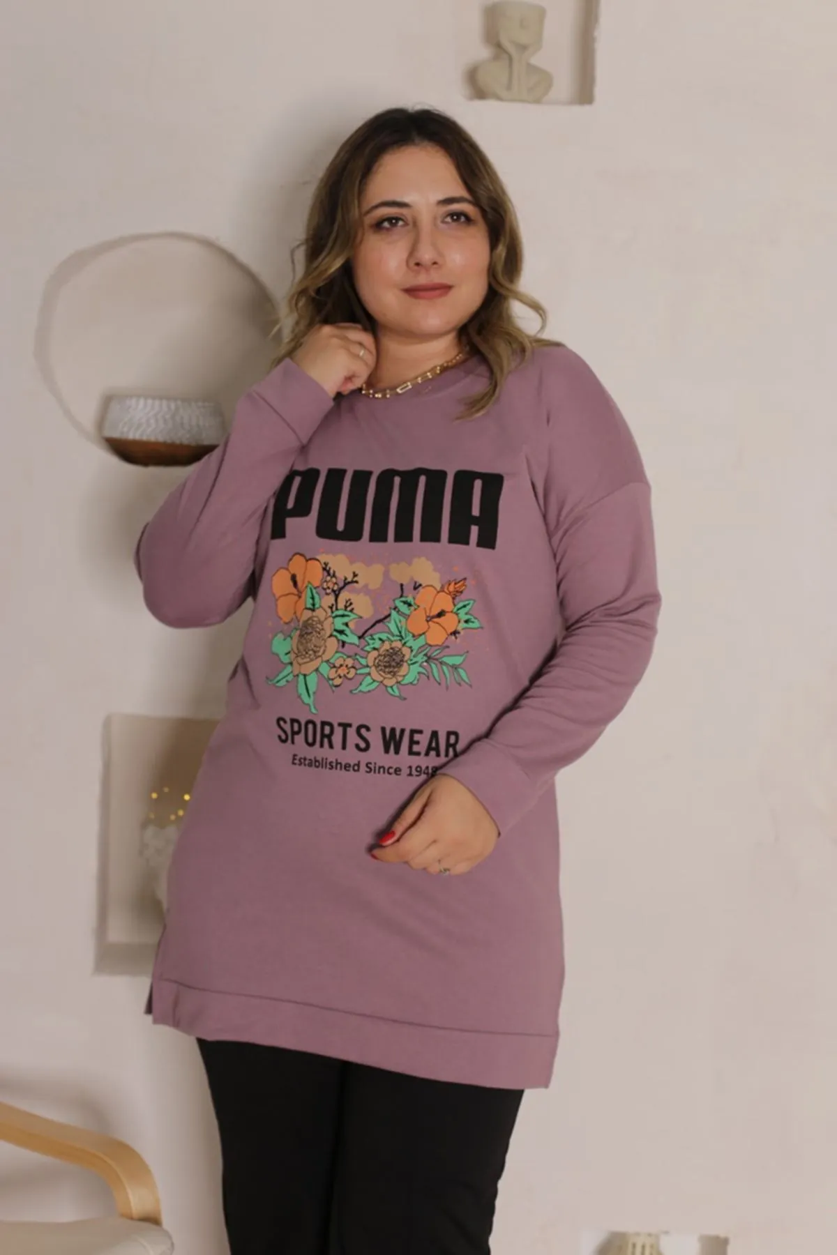 RENKTE ÖNÜ YAZILI VE BASKILI MOR SWEAT