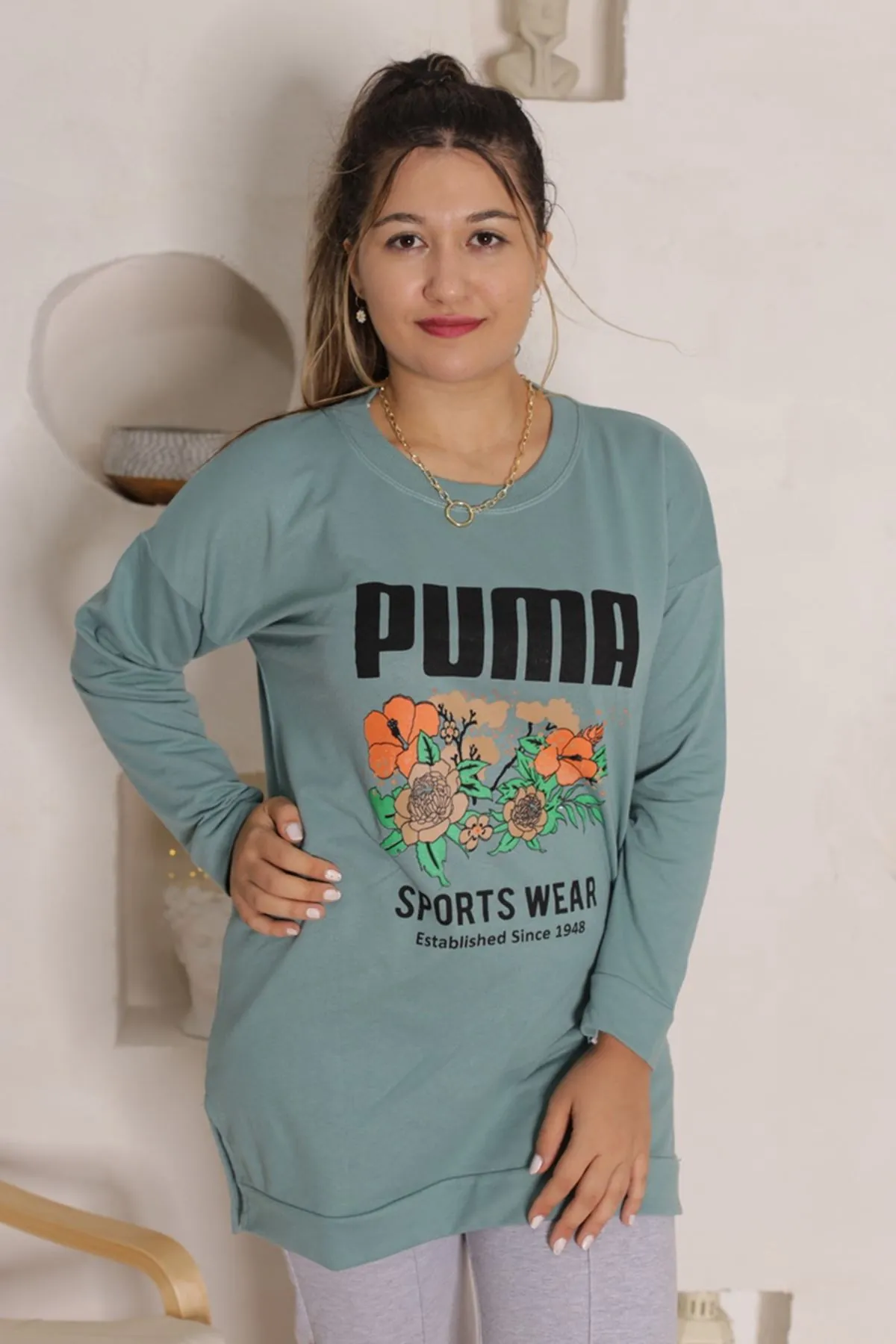RENKTE ÖNÜ YAZILI VE BASKILI YEŞİL SWEAT