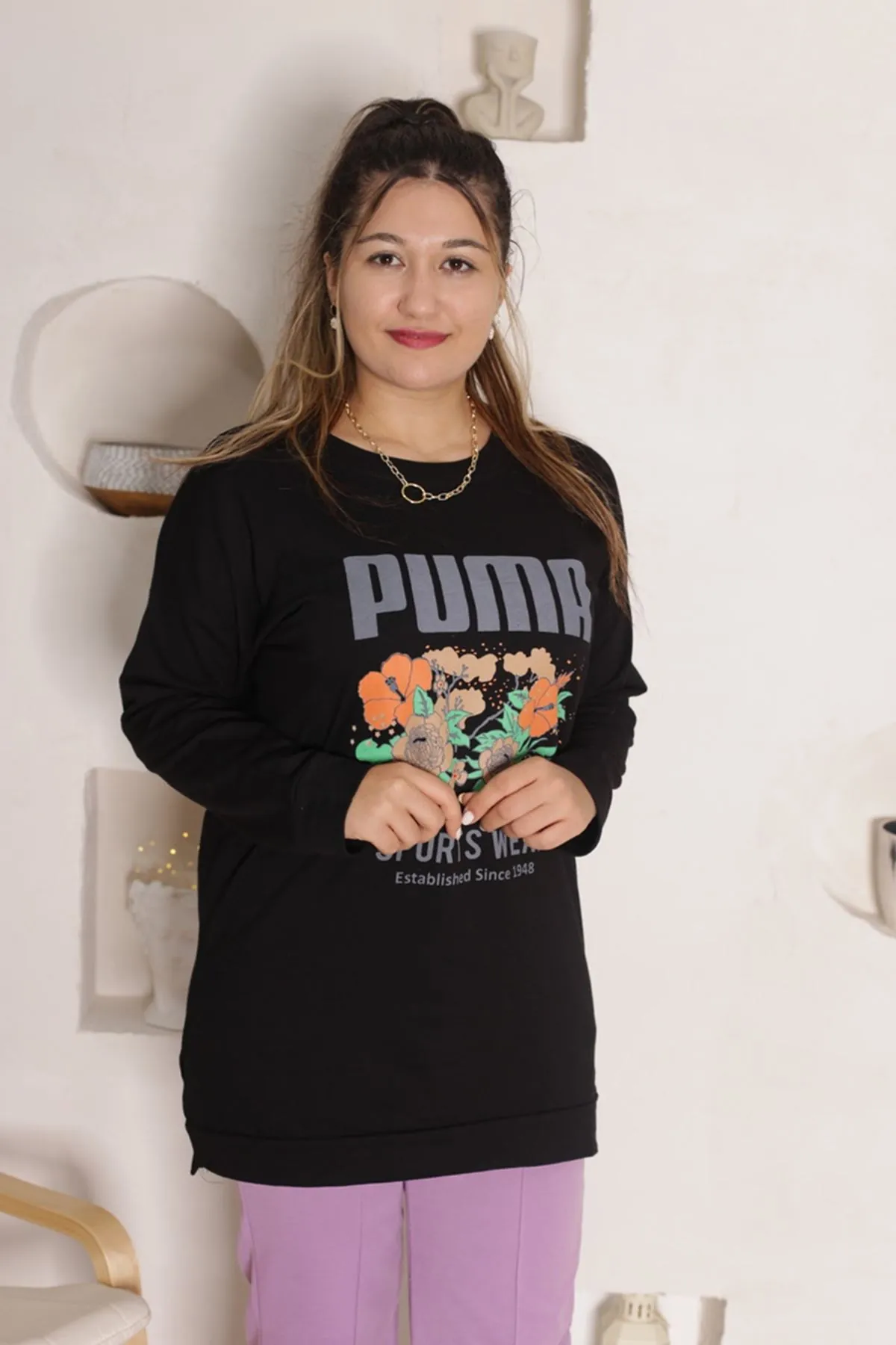 RENKTE ÖNÜ YAZILI VE BASKILI SİYAH SWEAT