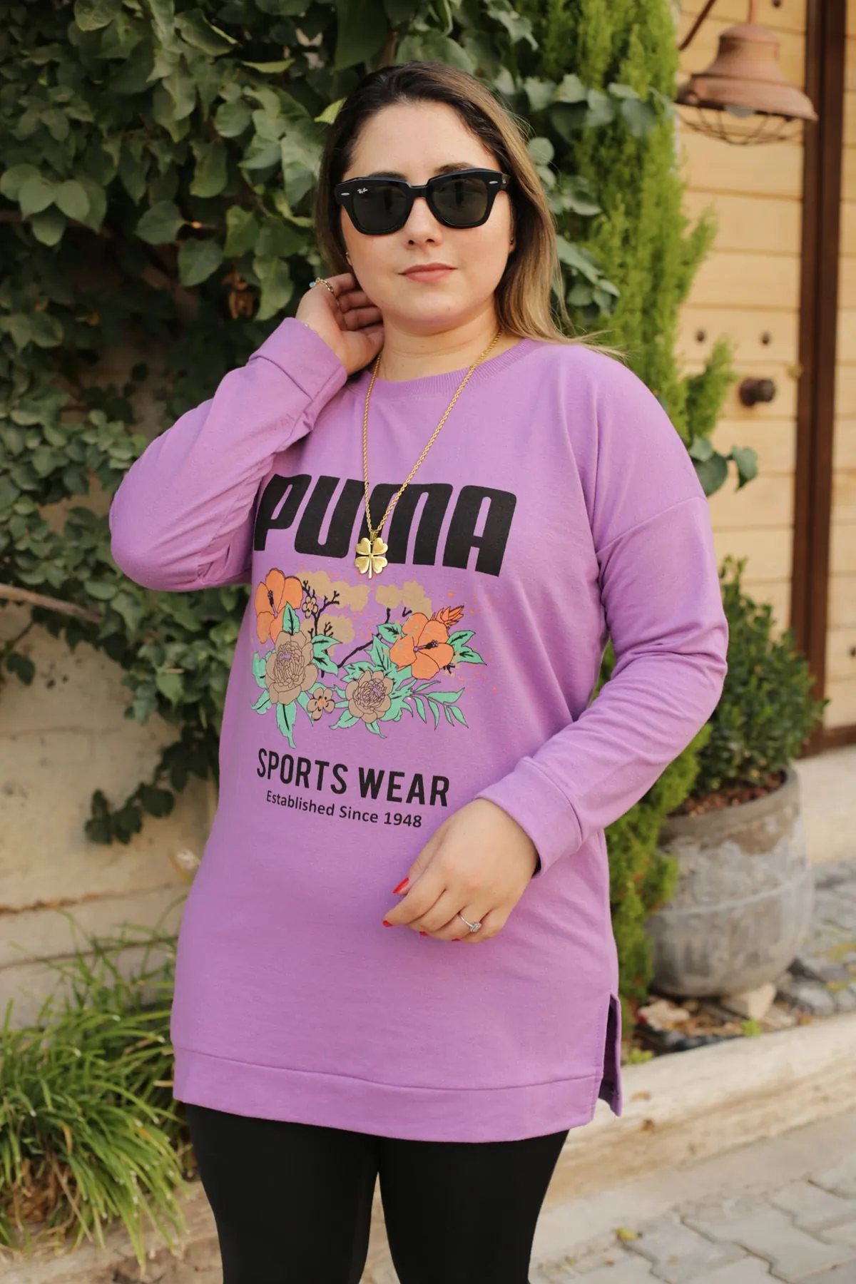RENKTE ÖNÜ YAZILI VE BASKILI LİLA SWEAT